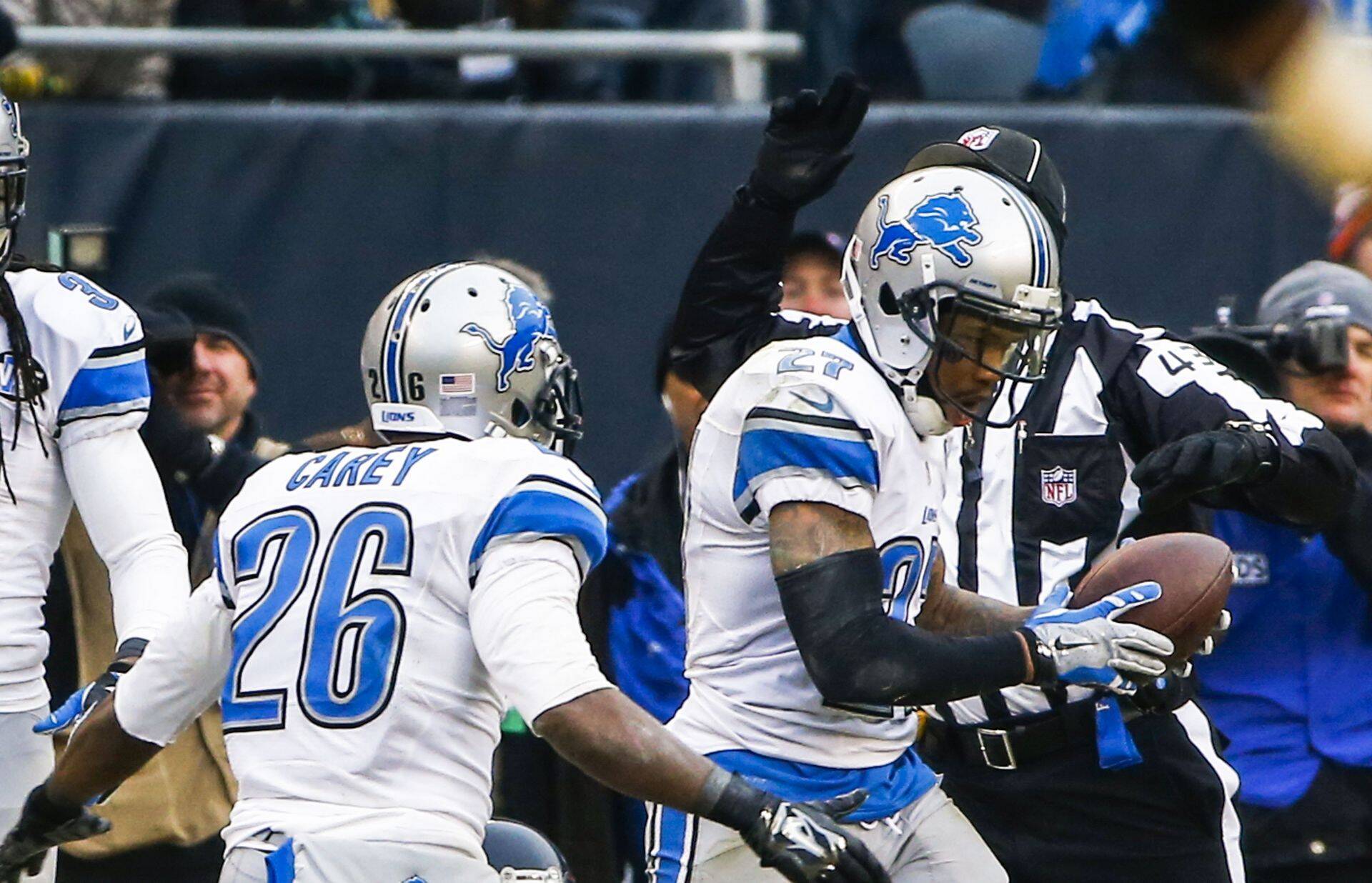 Glover Quin (paremal) mängus Chicago Bearsi vastu.