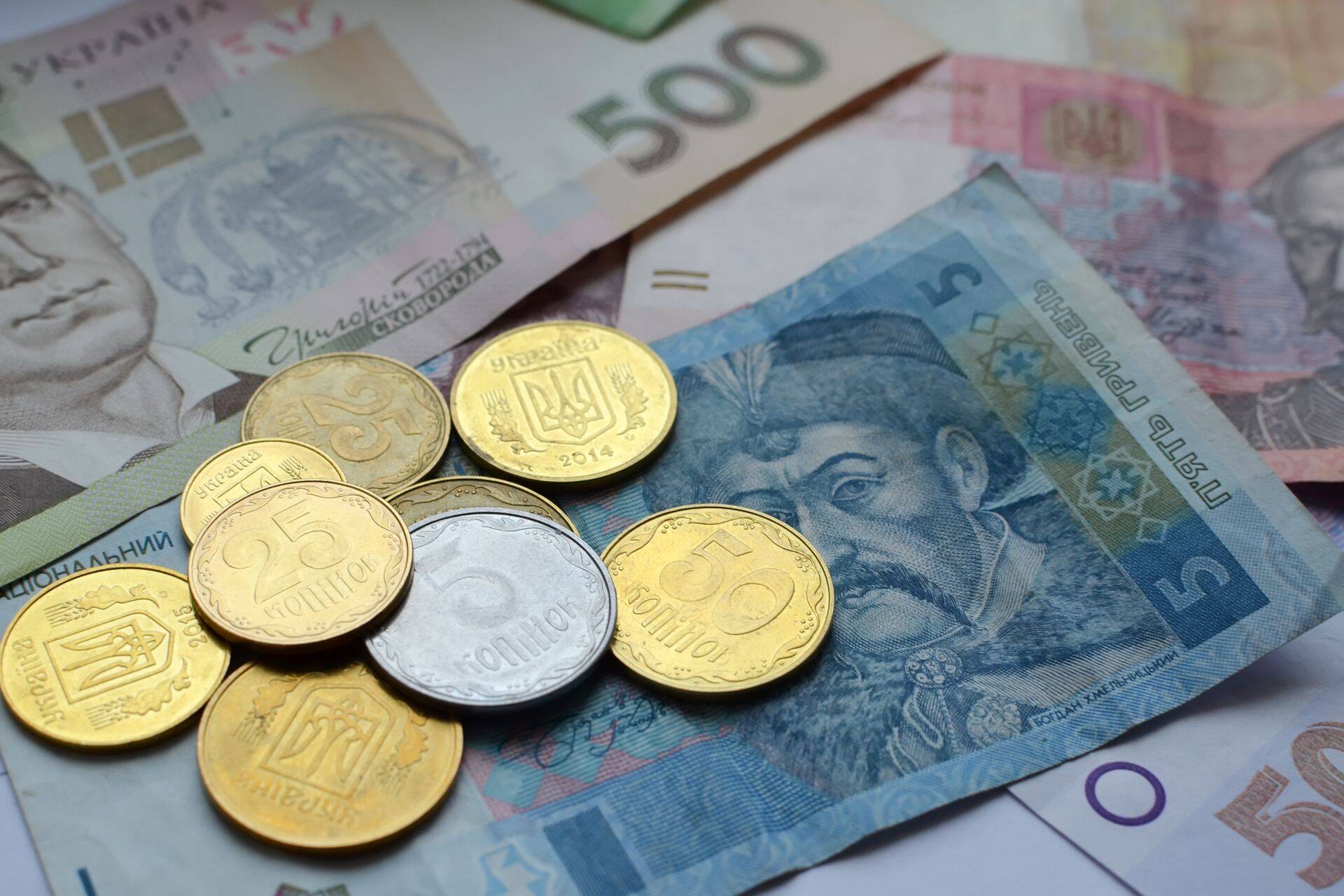 Девальвация гривны, считают в Нацбанке Украины, «позволит увеличить конкурентоспособность украинских производителей, сблизить курсовые условия для разных групп бизнеса и населения и поддержать устойчивость экономики в условиях войны».