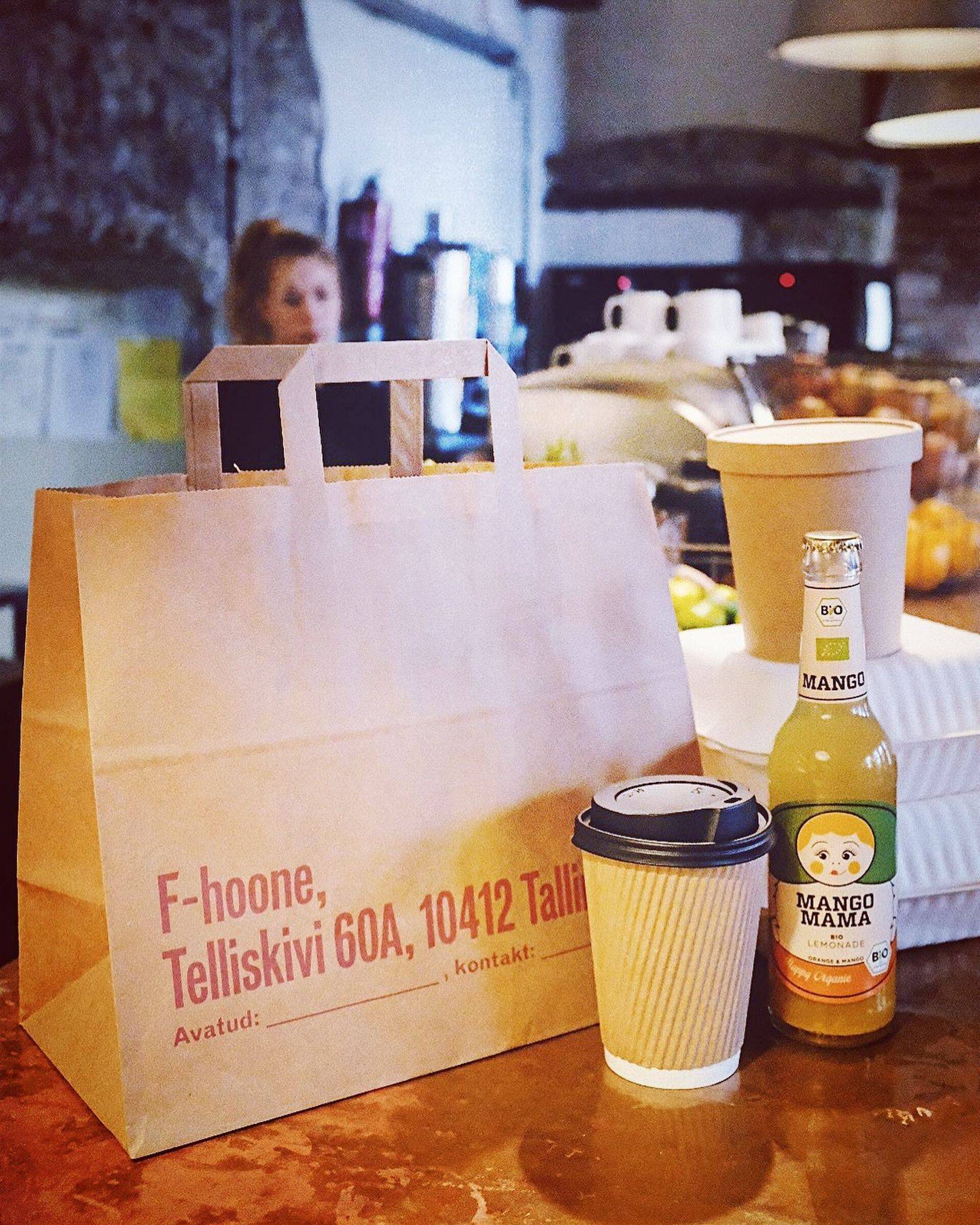 F-hoone on sarnaselt teiste söögikohtadega omal hinge sees hoidnud kaasamüüdava toiduga.