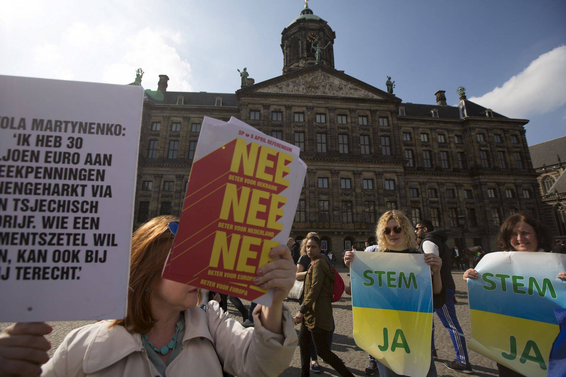 Amsterdamis toimunud meeleavaldusel olid väljas nii lepingu pooildajad kui ka vastased