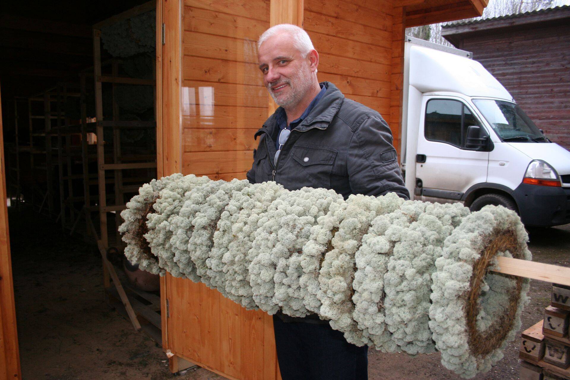 Räpinas asuva pärgade ja punumistoodete tootja OÜ Mosolem juht ning omanik Toomas Sein