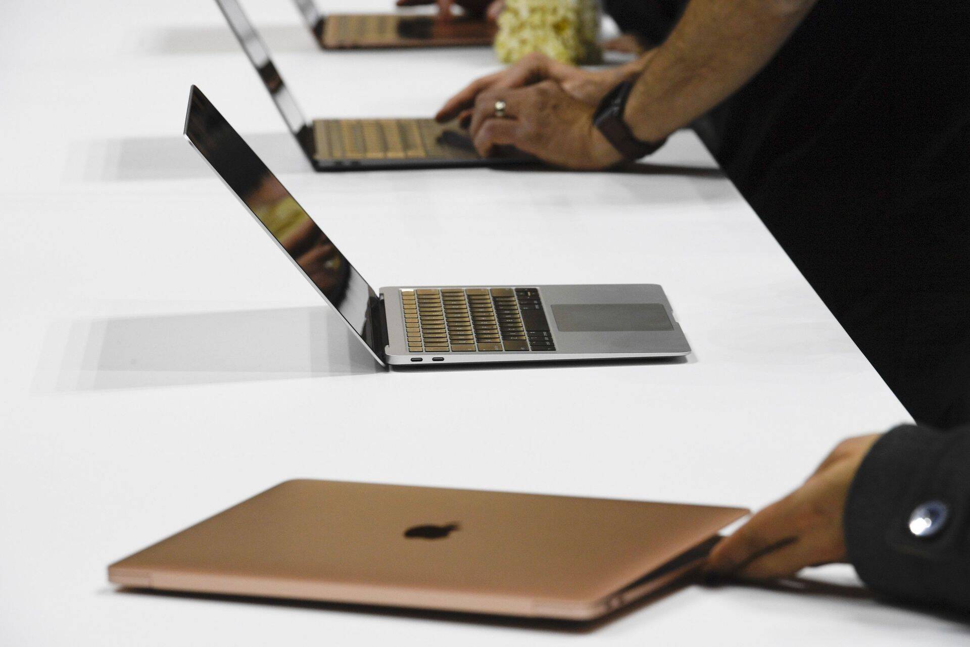 Häiritud on ka MacBookide tootmine.
