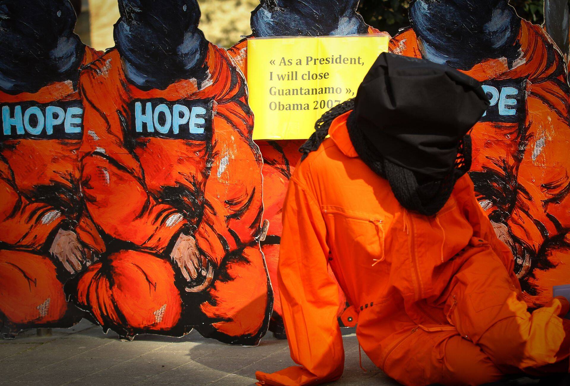 Inimõigusaktivistide protest Brüsselis eelmise aasta märtsis, kus nõuti Obamalt Guantanamo sulgemist.