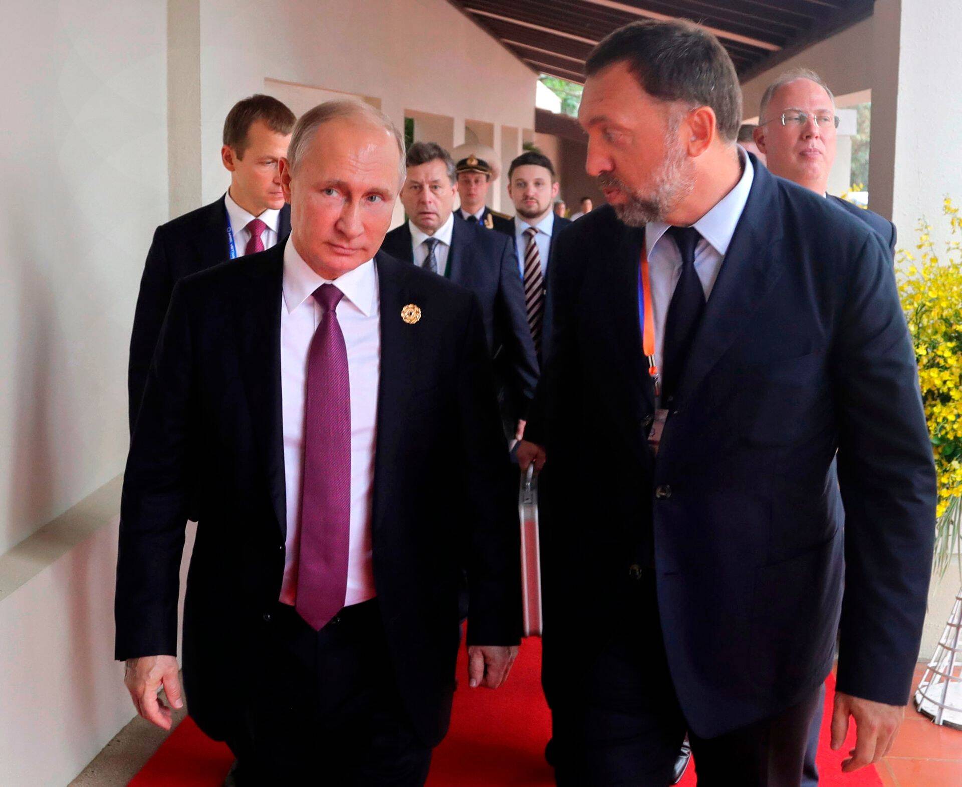 Venemaa president Vladimir Putin koos metalliärimees Oleg Deripaskaga.