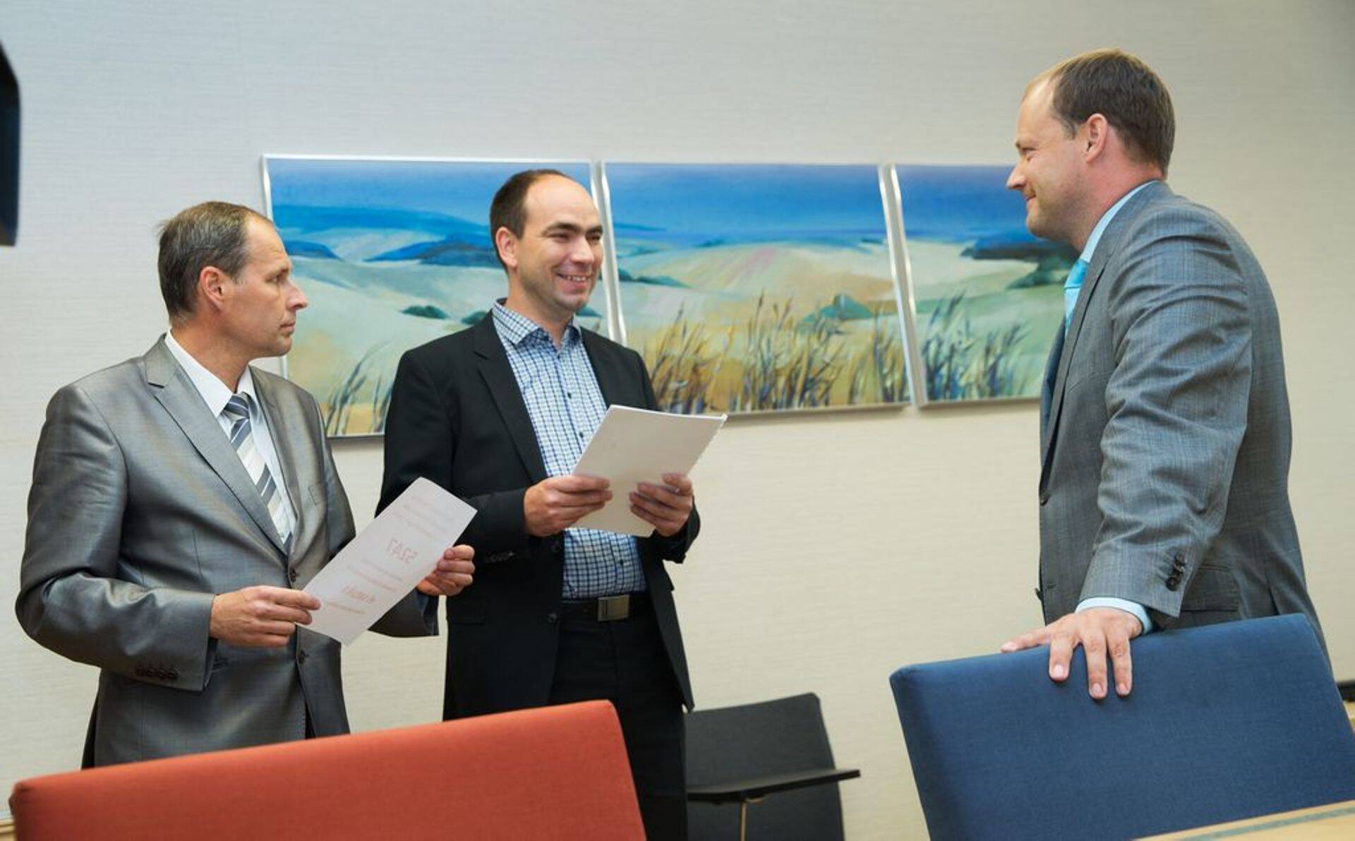 Valdo Kalm ja Argo Virkebau kohtumisel Arto Aasaga.