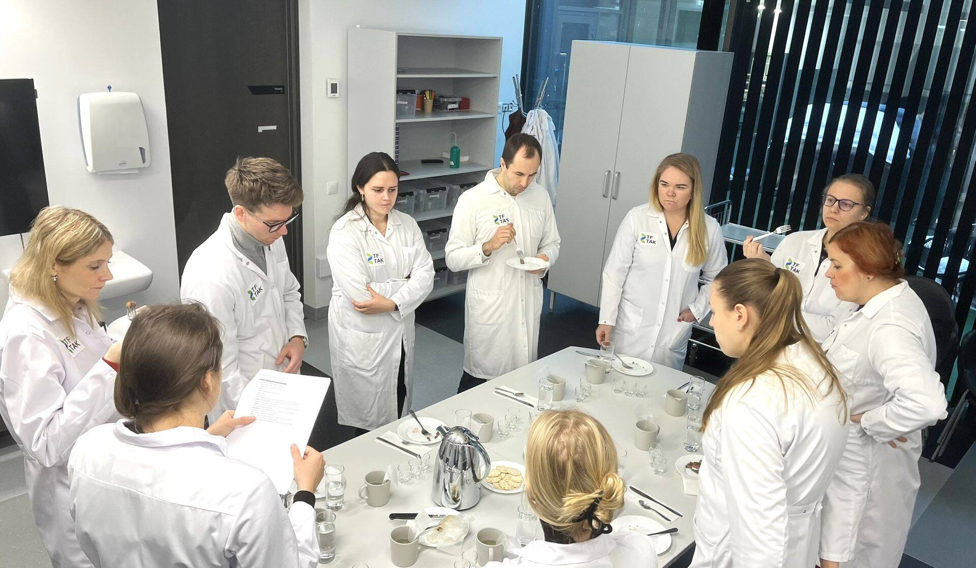 Hindamiskomisjon tooteid hindamas.