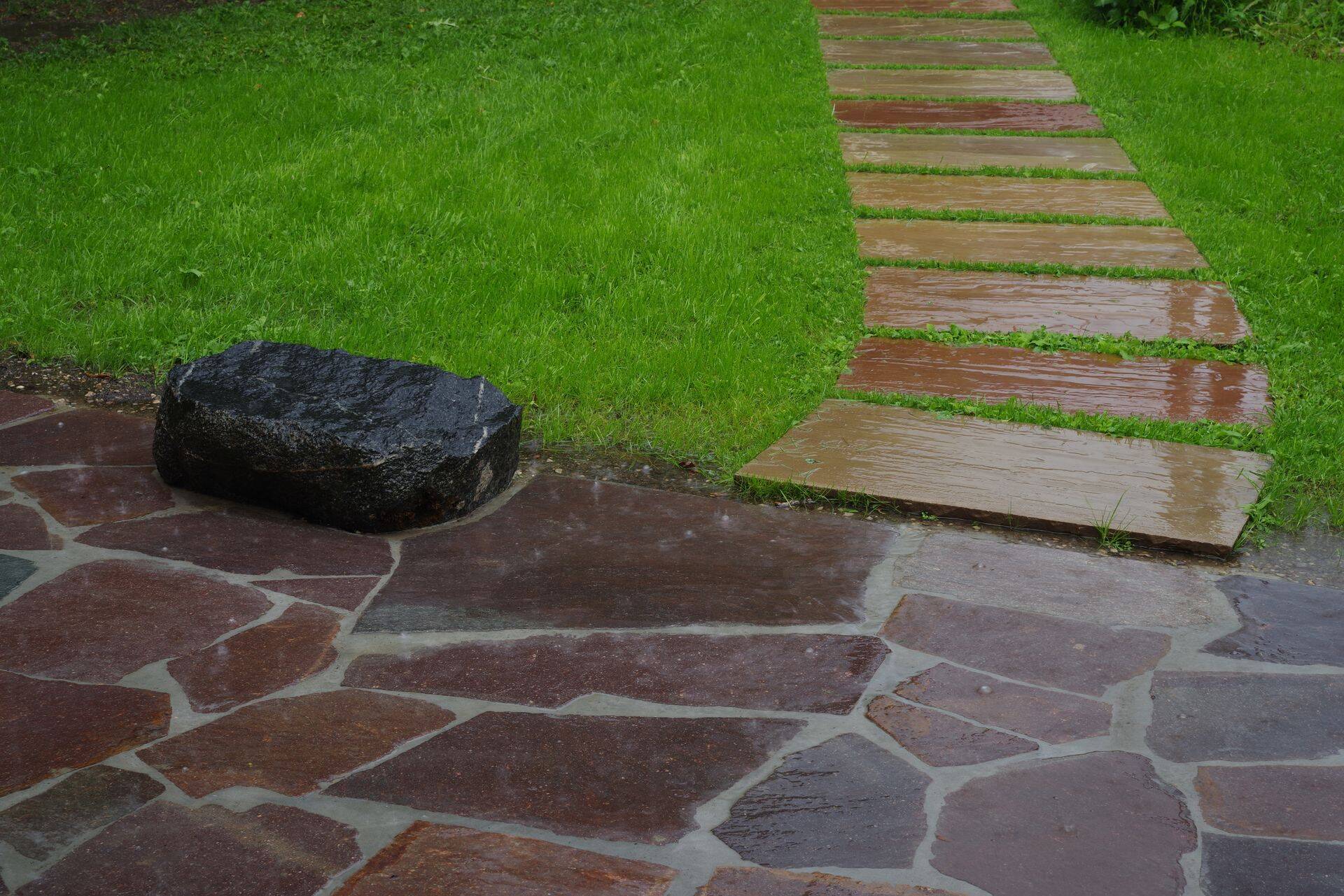 Vabakujuline porfüür ja India liivakivi.