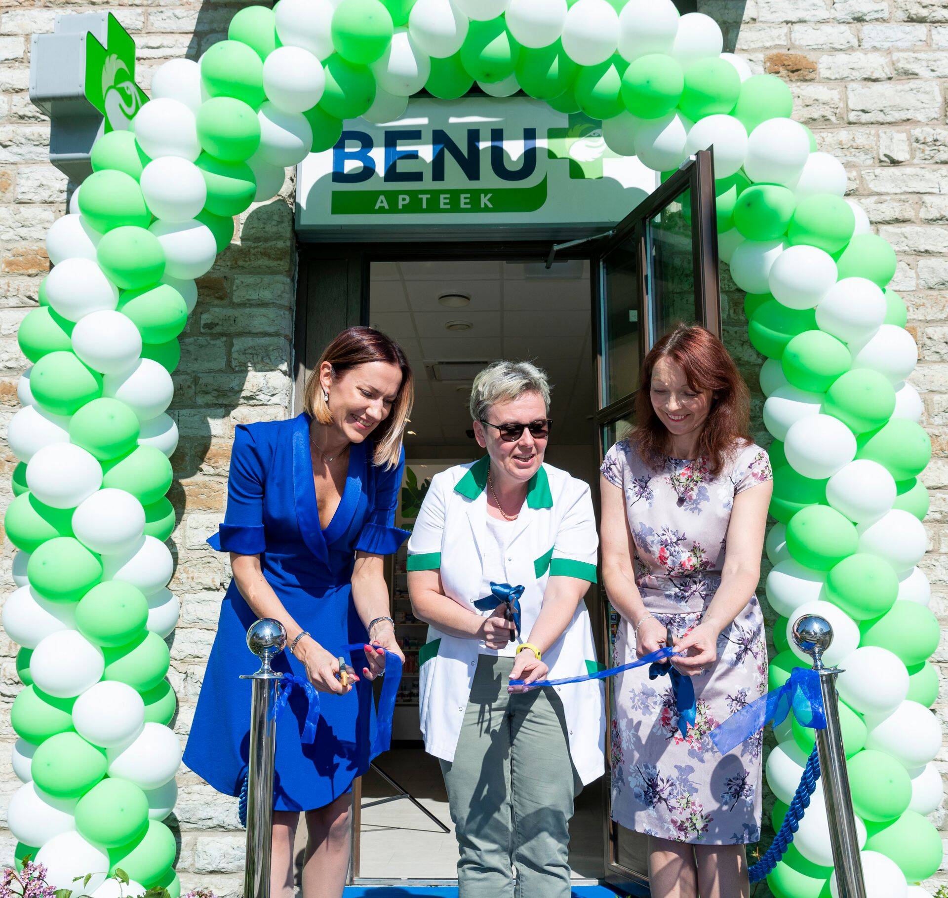 Benu apteek PERHI hoovis