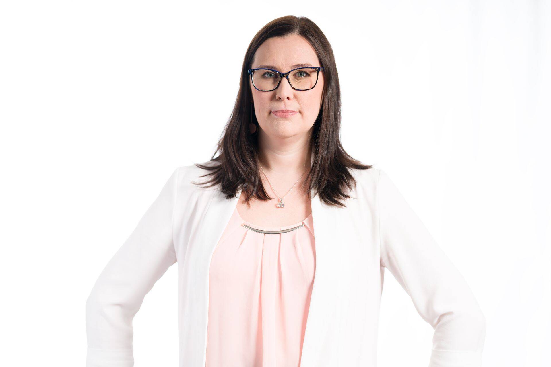 Tööturu trendidest ja virtuaalsest töö- ja karjäärimessist räägivad saates Eesti Töötukassa tööandjate teenuste osakonna osakonnajuhataja asetäitja Livia Laas (pildil) ja Omniva talendikeskuse juht Kristina Raadik.