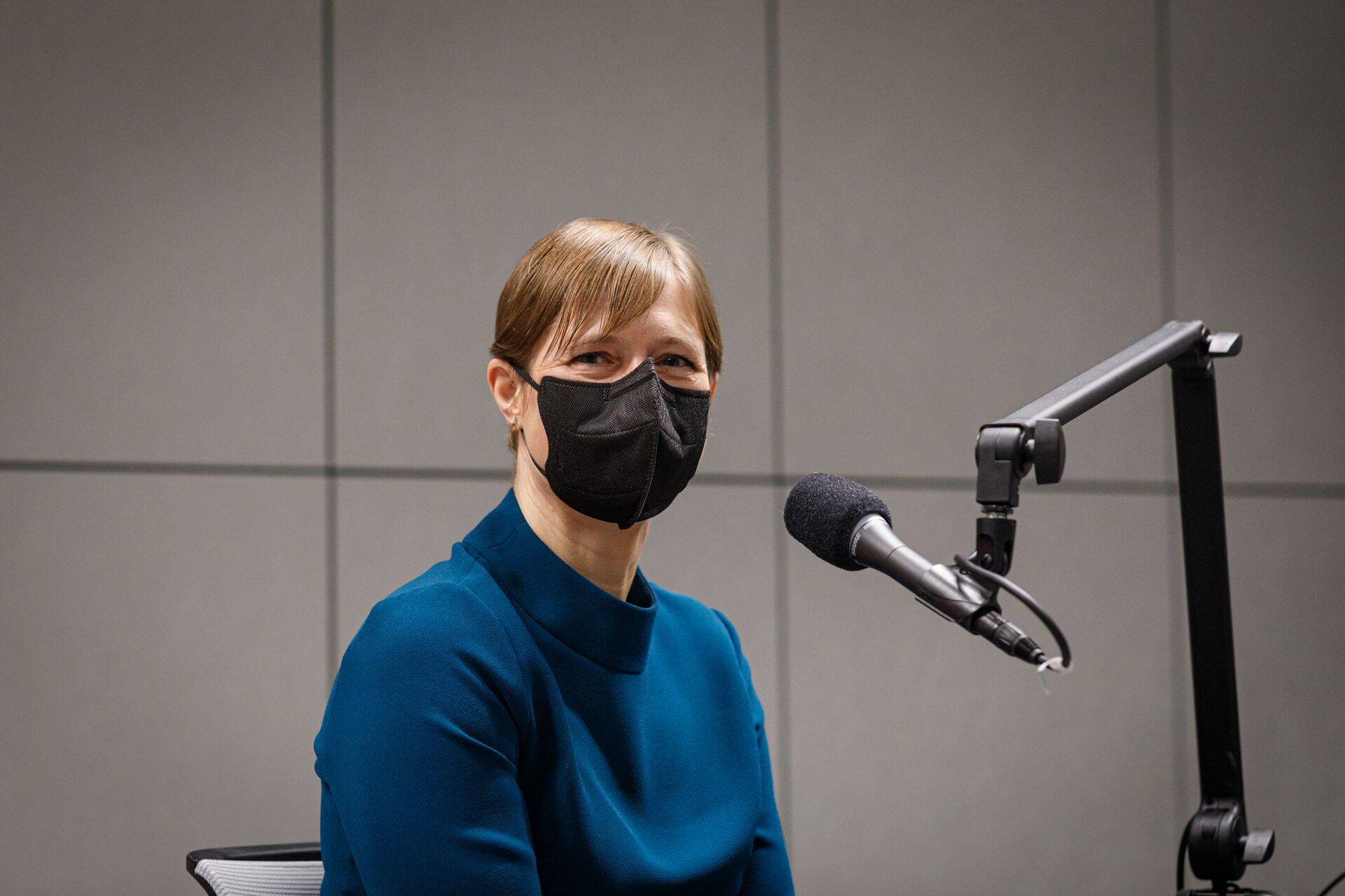 President Kersti Kaljulaid Äripäeva raadios. Presidendi võttis vastu saatejuht Äripäeva peadirektor ja saate "Kuum tool" saatejuht  Igor Rõtov.  Tallinn (EST). Foto: Andras Kralla, Äripäev/Scanpix Baltics