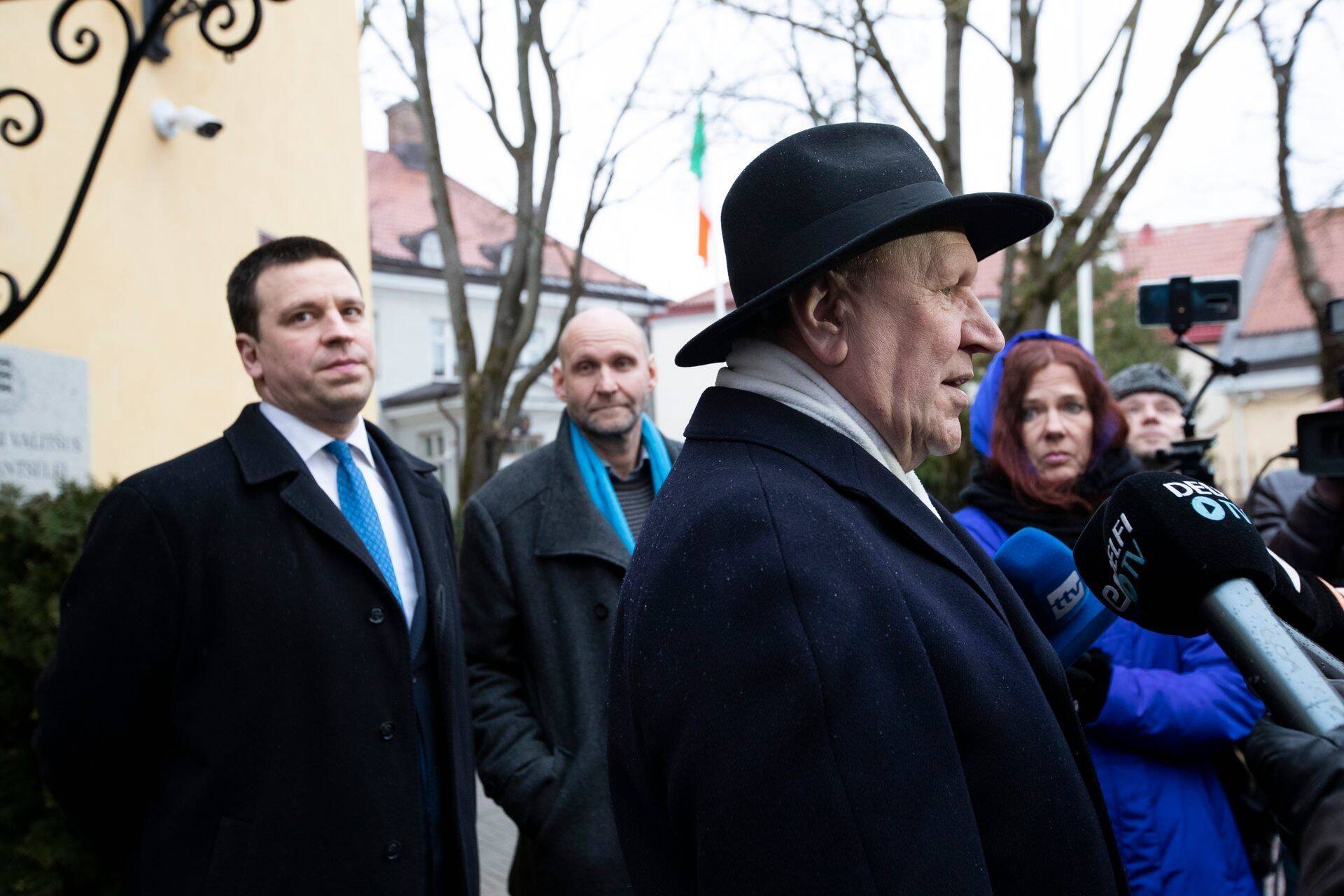 Глава Центристской партии Юри Ратас, председатель Isamaa Хели-Валдор Сеэдер и глава EKRE Март Хельме.