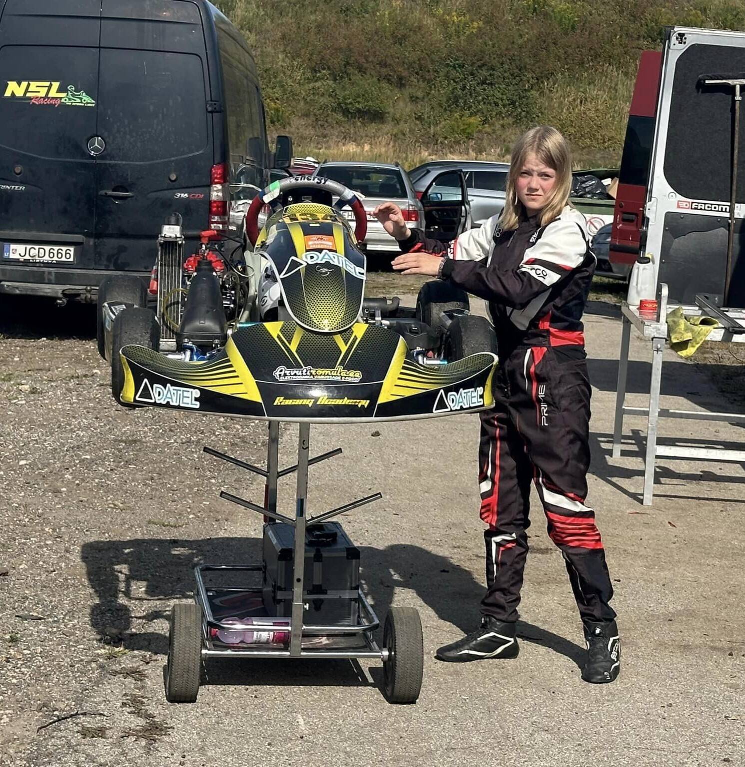 Lootustandev motosportlane Saara Tabo.