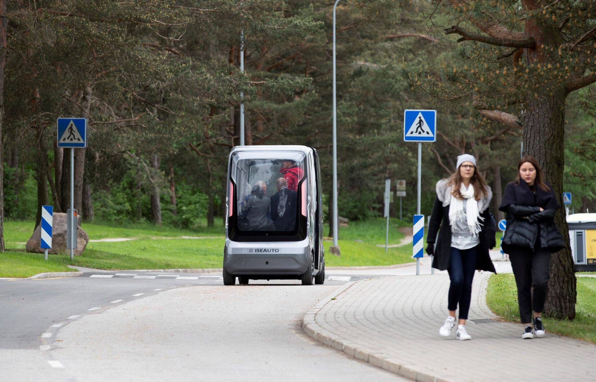 Tallinna Tehnikaülikooli isejuhtiv buss.