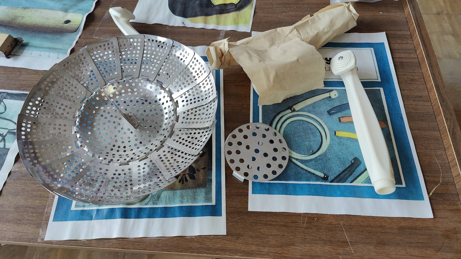 Часть экспозиции Нарвского музея внутри «Балтийца». Эти бытовые приспособления для кухни и ванной комнаты тоже производили здесь.