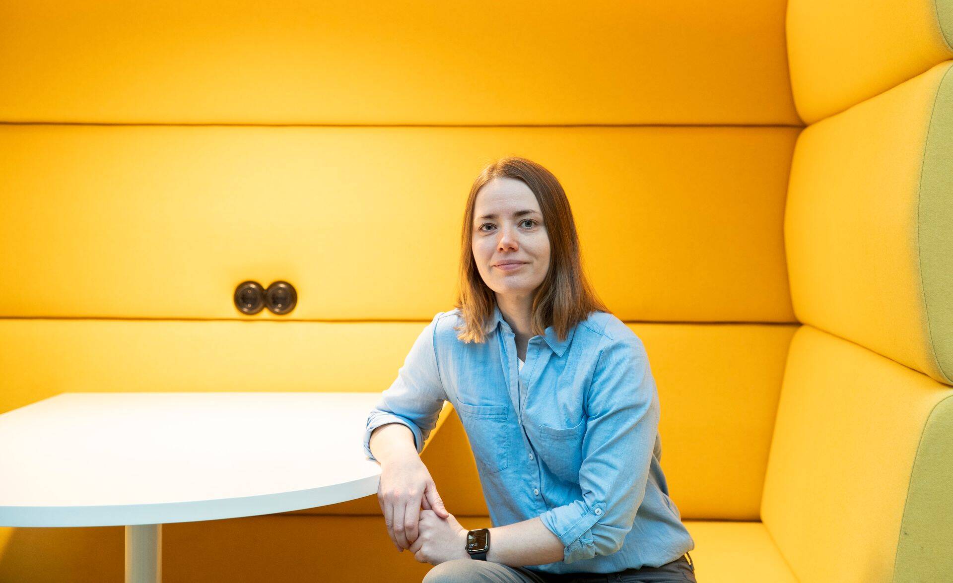 Investor, kaupleja ja finantsblogija Karin Ojamäe on jaganud oma portfelli kaheks, millest suur osa on dividendiaktsiatel ja teine pool kauplemisel. Tema suurim positsioon on ühes Tallinna börsi aktsias.
