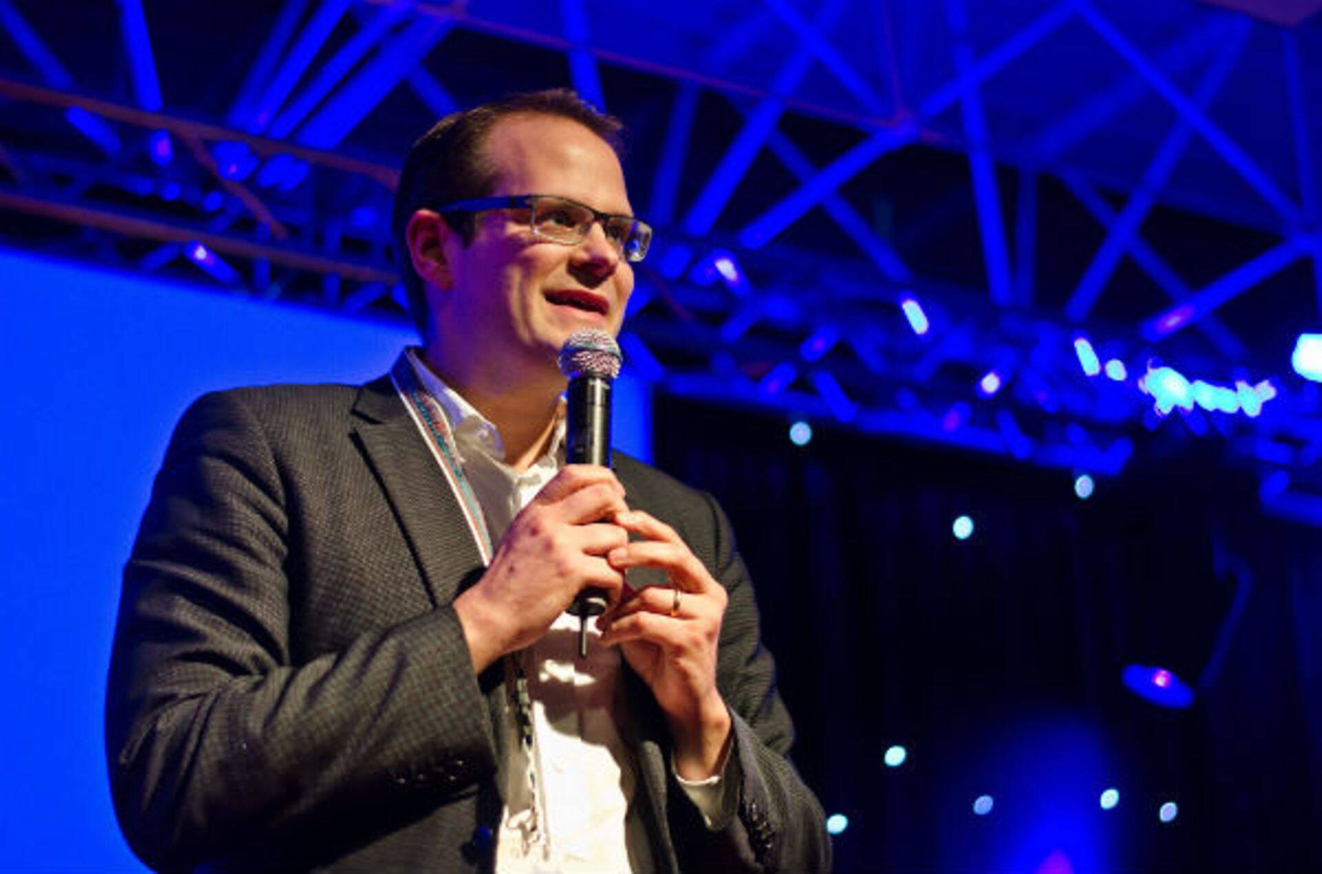 Konverentsi peaesineja Lars Sudmann, kes räägib sellest, kuidas saada mõjuvõimsaks finantsliidriks.