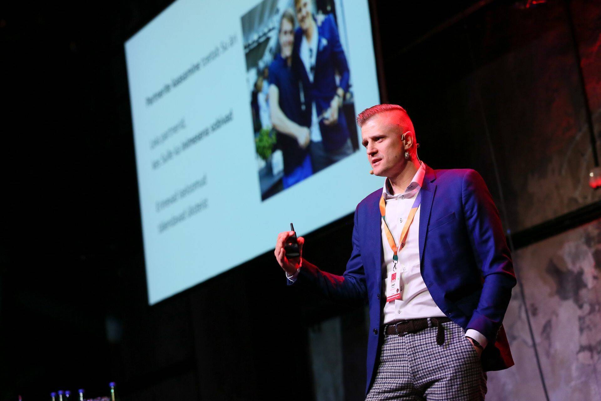 повар и ресторатор Йоэль Острат