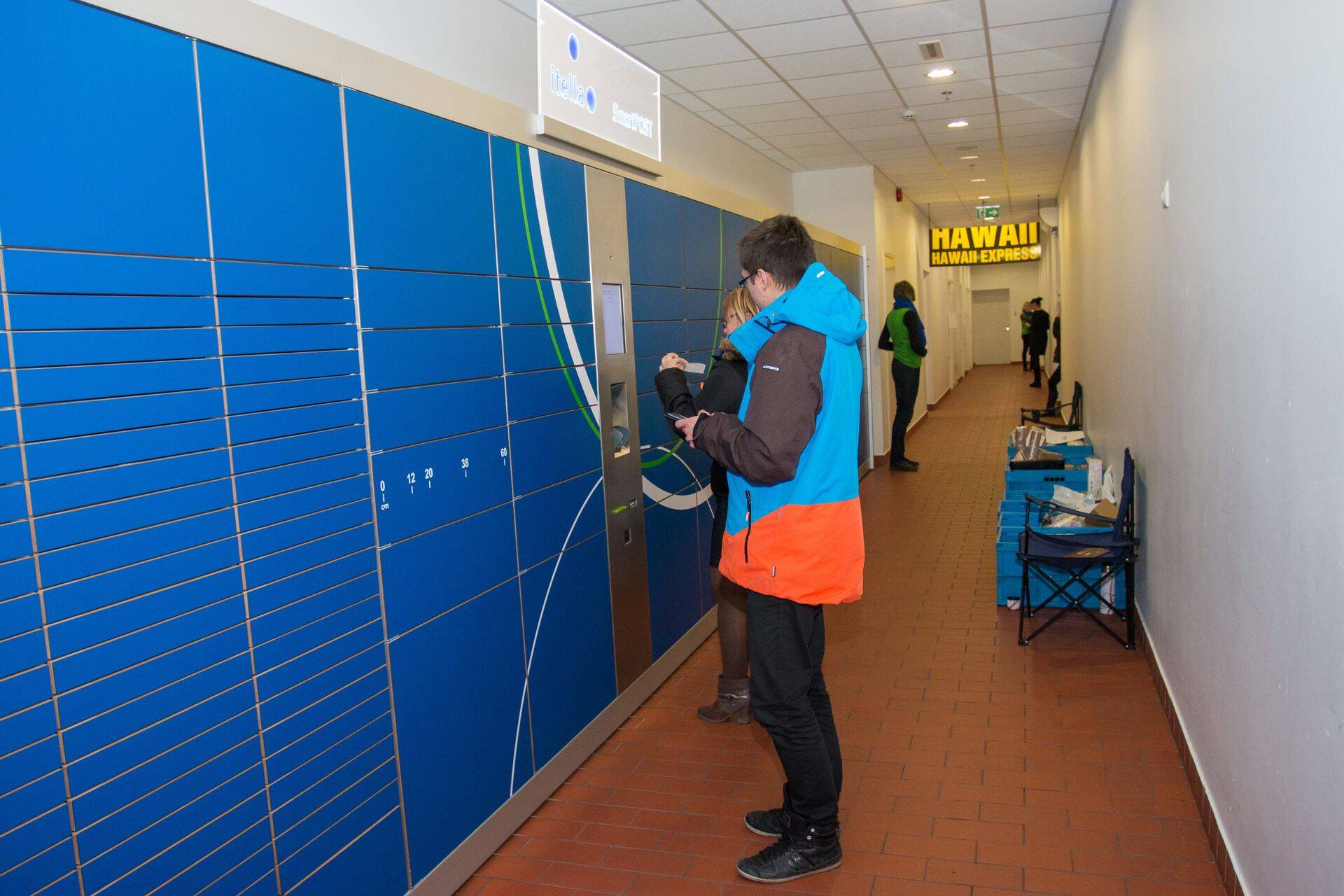 Emor: Inimesed vahetavad postkontorid pakiautomaatide vastu