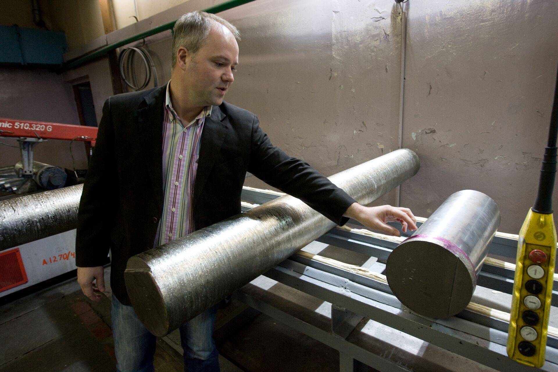 Дэвид О'Брок на заводе Molycorp Silmet в 2011 году