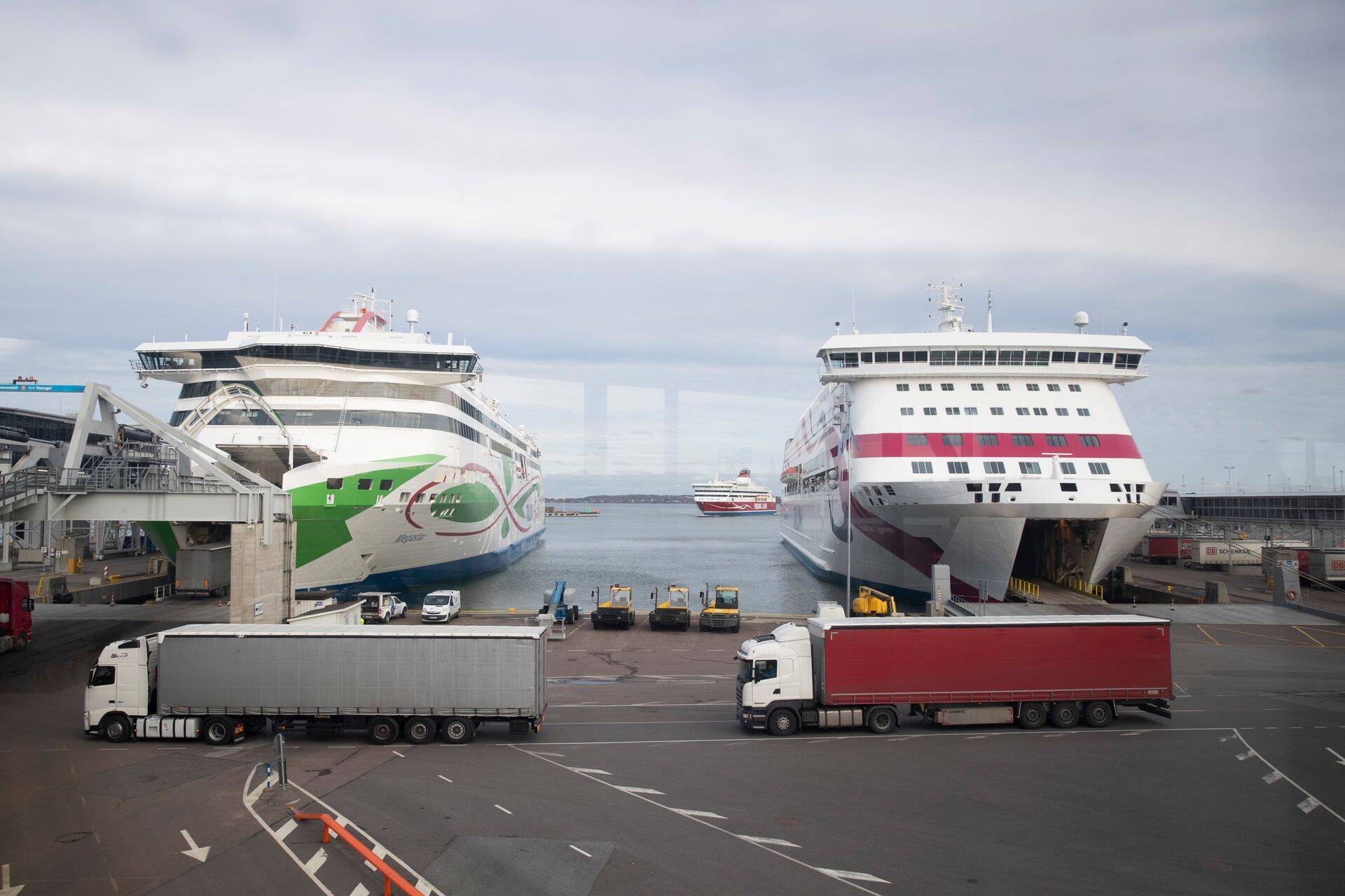 Tallinna Sadamast tavareisijaid kuni 13. maini enam peale ei võeta. Jätkub ainult kaubavedu.