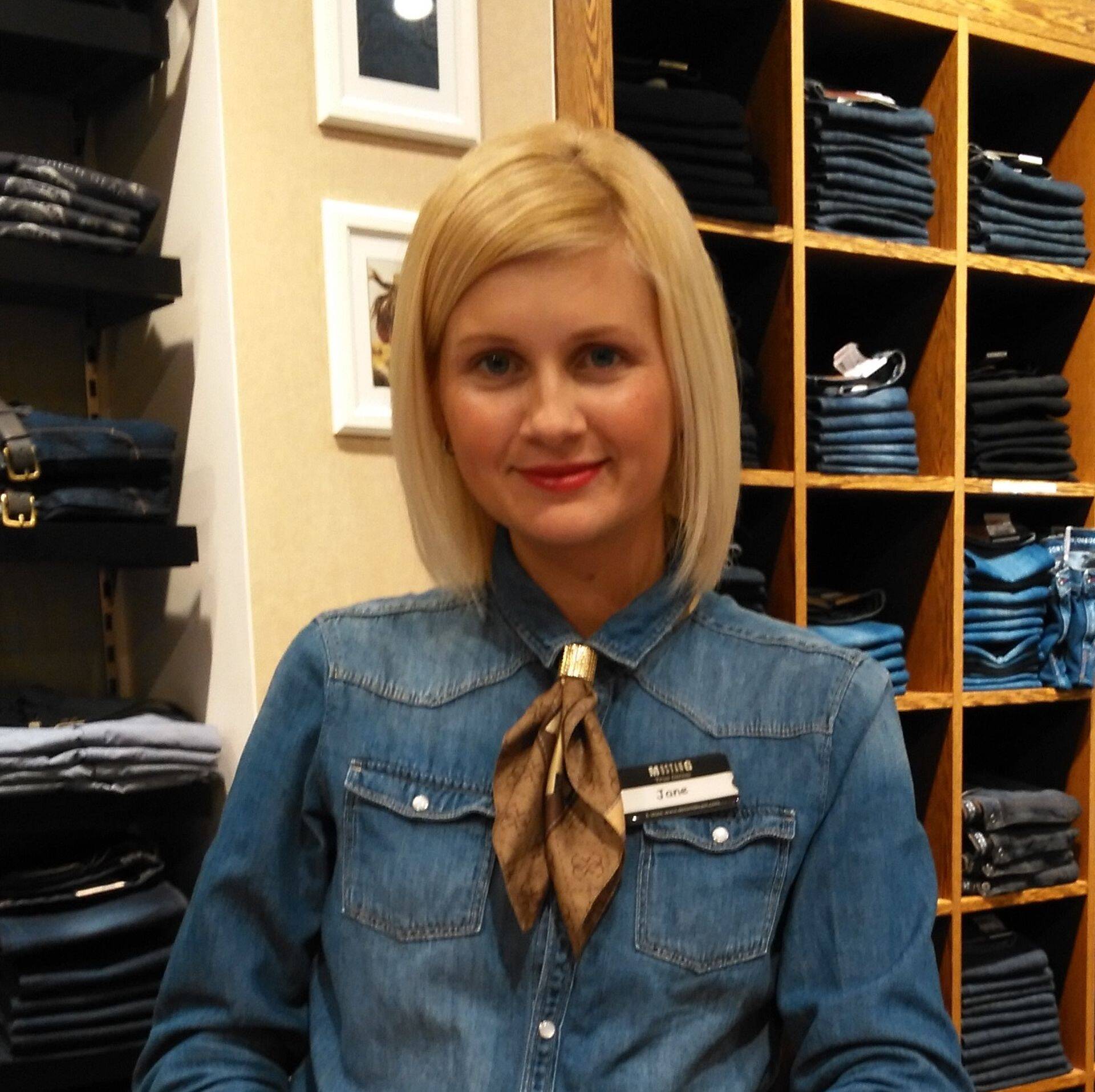 Denim Dreami Pärnu Mustangi kaupluse klienditeenindaja Jane Kesamaa