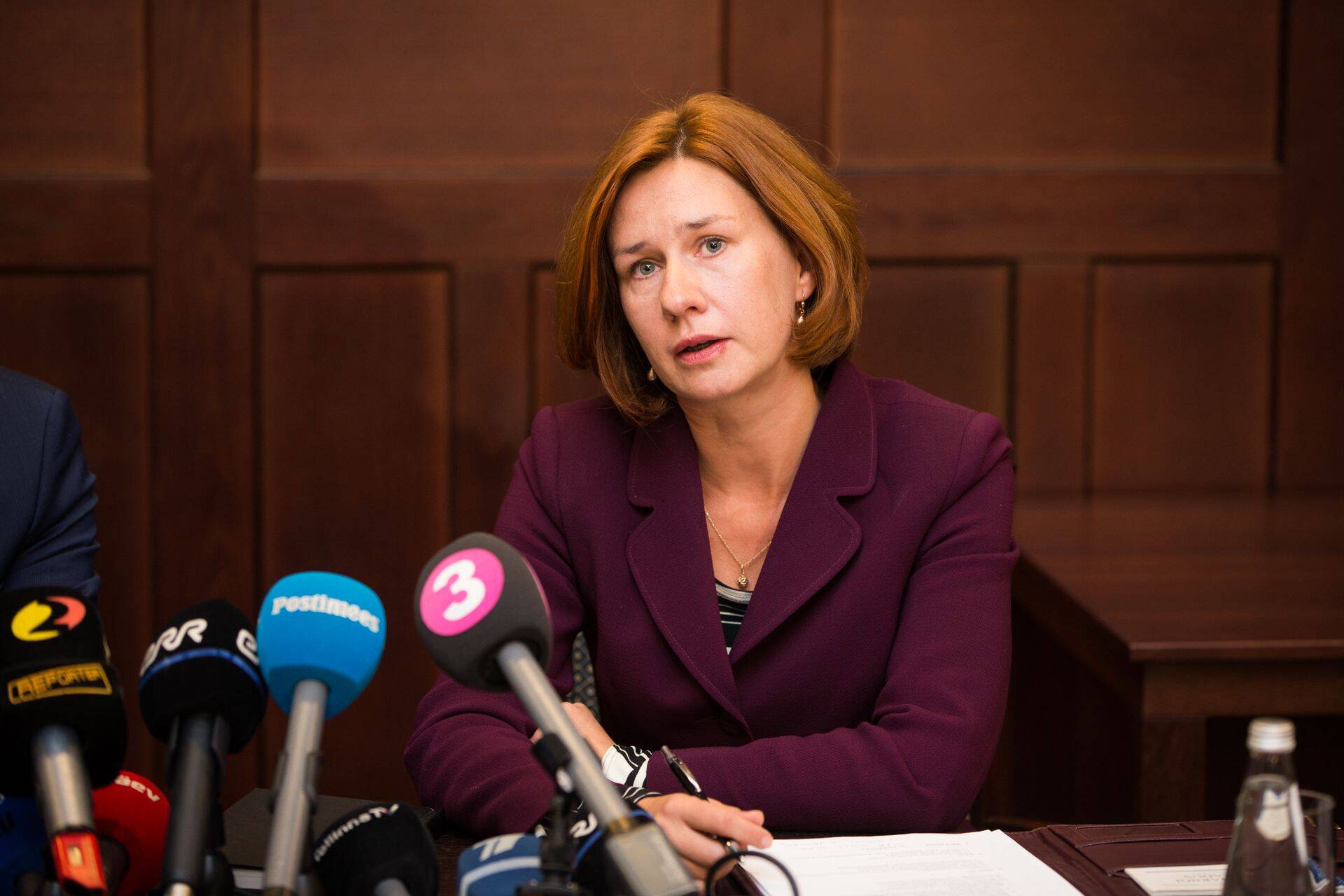 Äripäeva raadio hommikuprogramm keskendub reedesele kaaneloole, mis räägib võimalikust kokkuleppest peaprokurör Lavly Perlingu ja Keskerakonna vahel.