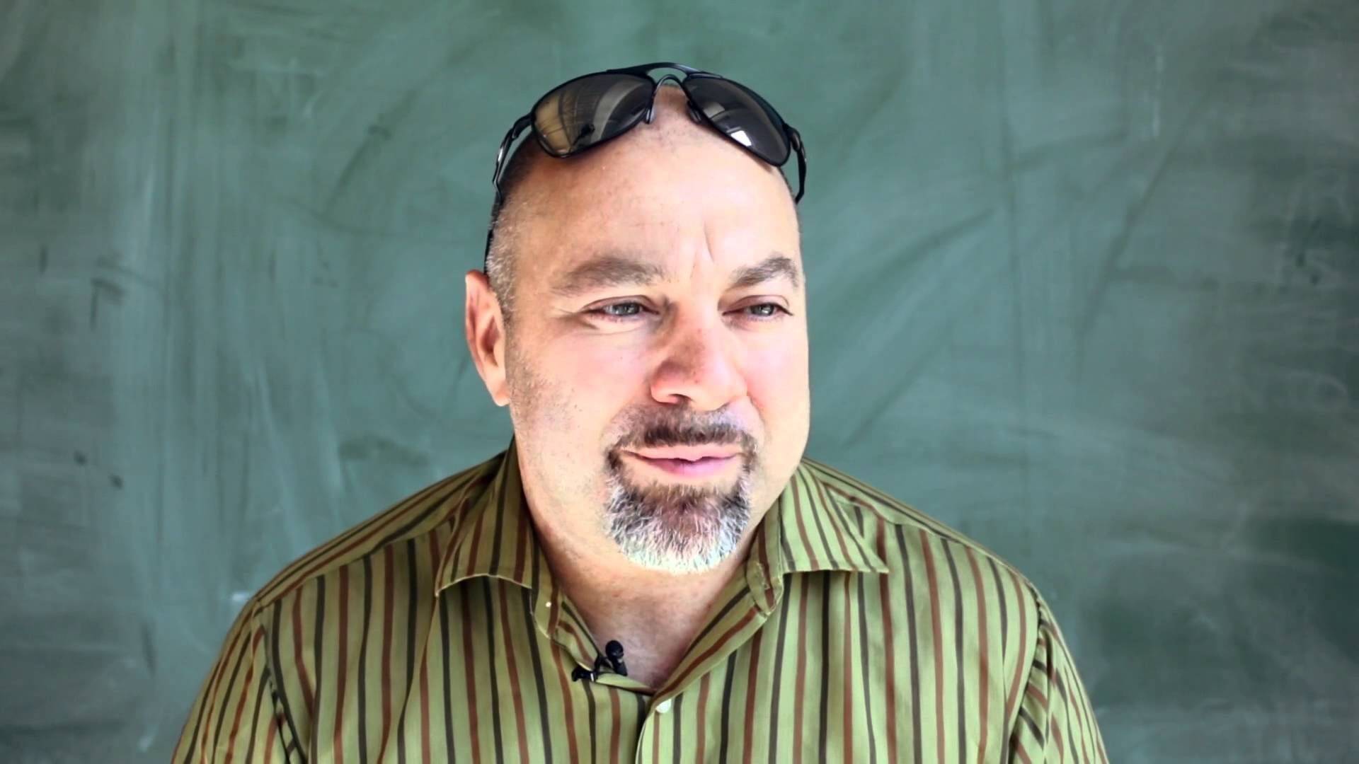 Kursuse juhendaja Haig Armen on interaktsioonidisaini õppekava juht Vancouveris Emily Carri kunsti- ja disainiülikoolis.