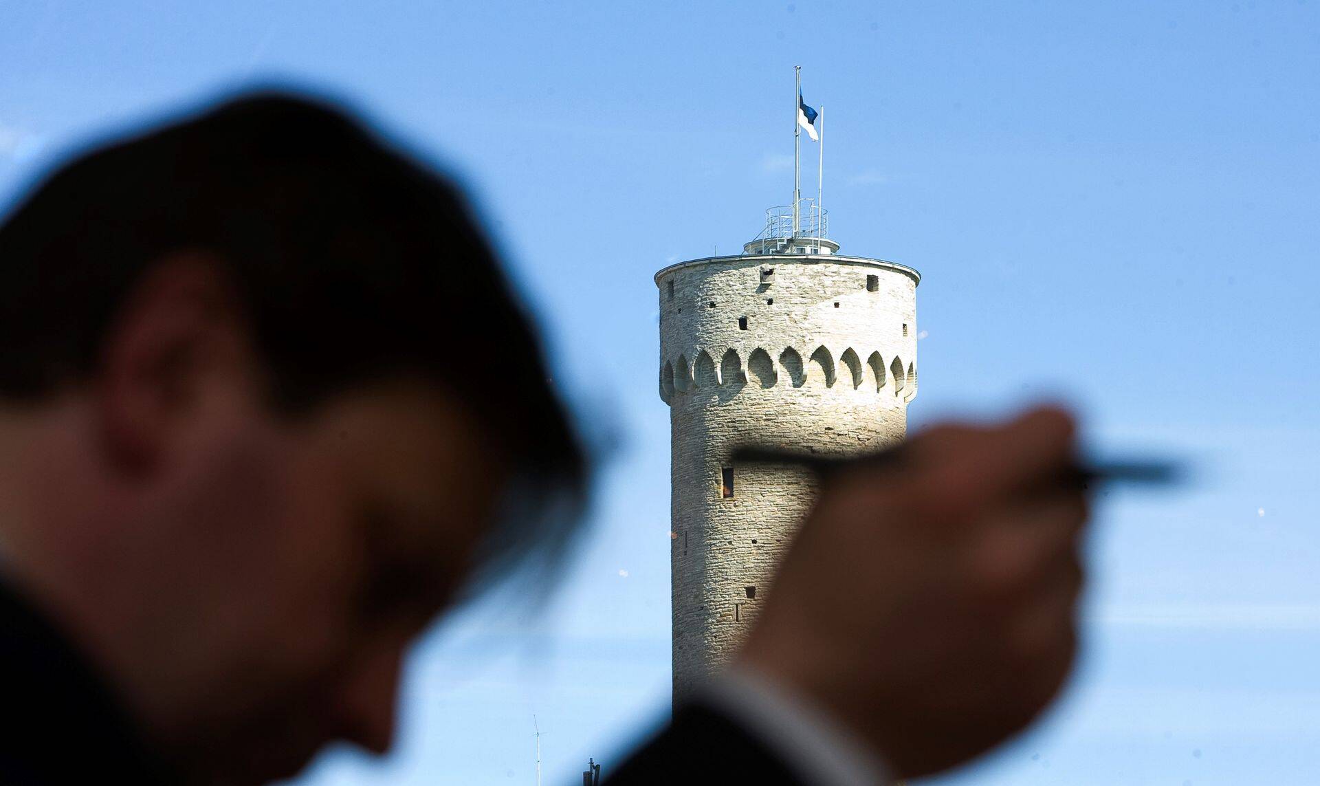 Rahvaesindajateks satub liiga sageli ebapädevaid inimesi, väidab autor.
