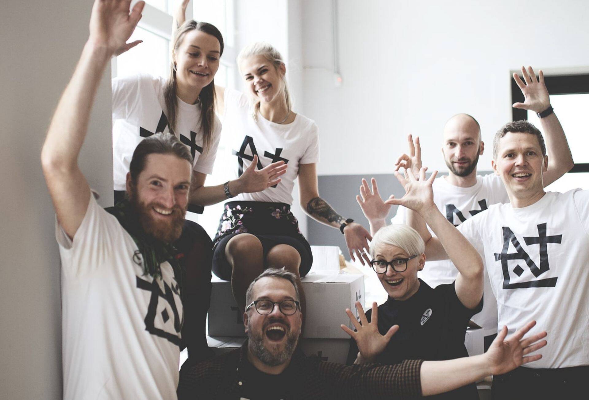 Lahhentagge team and co-founders (in the middle) journalist and co-founder of CoFounder magazine Tarmo Virki and Maarit Pöör.