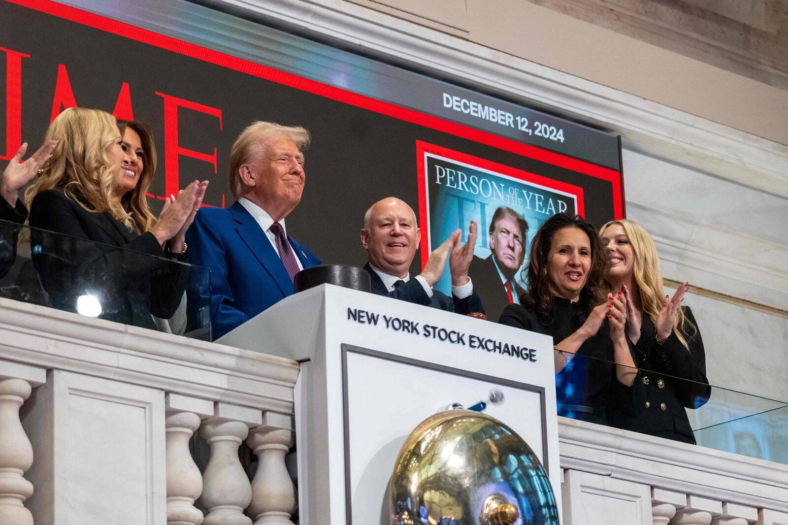 Teist korda Time’i aasta inimeseks nimetatud Donald Trump kõlistas reedel New Yorgi börsi kella.