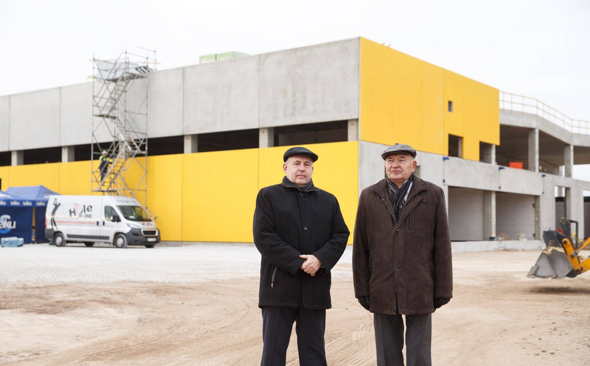 Harju Elektri uute tehaste nurgakivi panek. Pildil Harju Elektri juht Andres Allikmäe ja nõukogu esimees Endel Palla