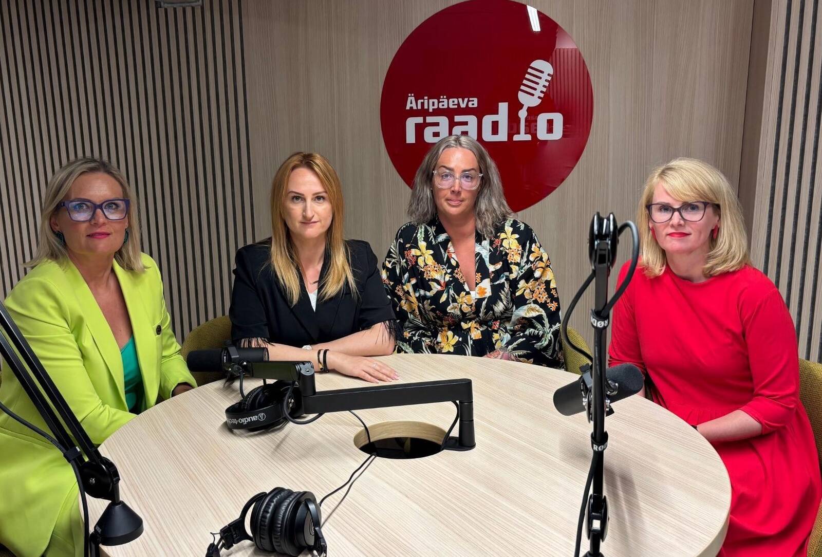Fotol paremalt: Jaanika Rannula, Keit Alev, Merilyn Valdmaa, Aili Nurmeots.