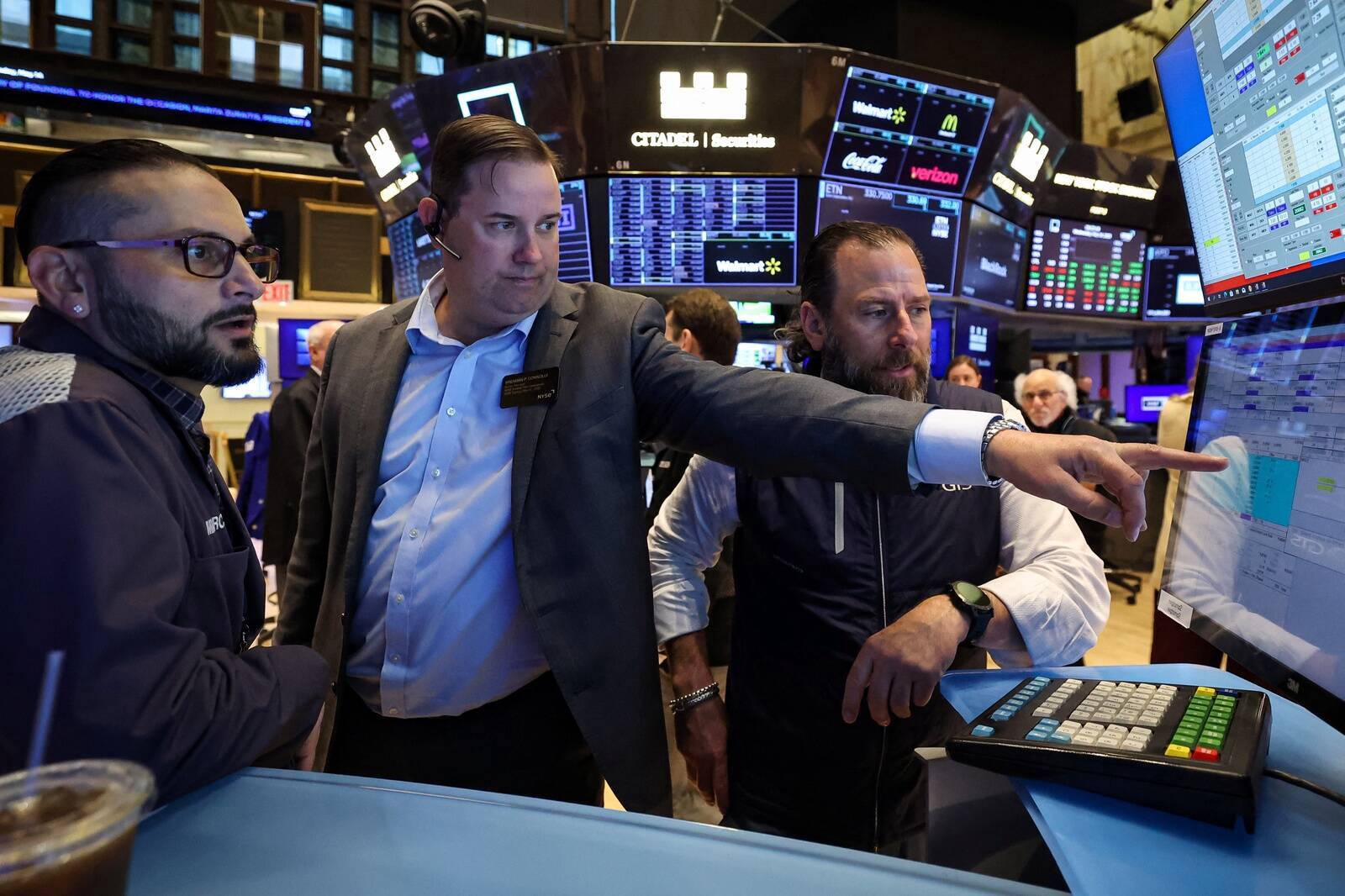 Aizsardzības sektors ceturtdien vadīja S&P 500 indeksa kāpumu.