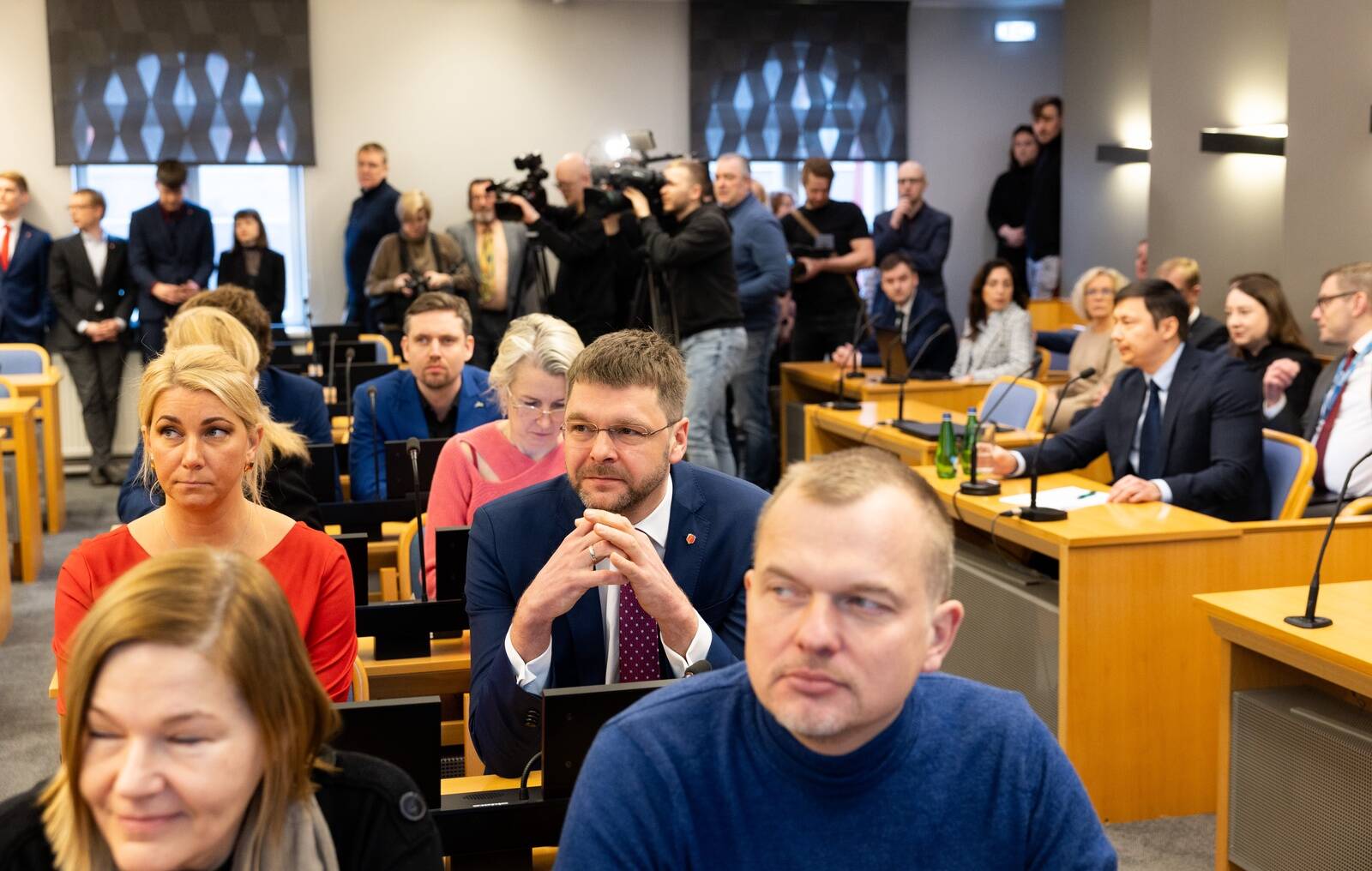 Sotside Tallinna koalitsiooniläbirääkimiste delegatsiooni kuuluvad piirkonna juht ja Tallinna linnapea kohusetäitja Madle Lippus ning linnavolikogu sotsiaaldemokraatide fraktsiooni esimees Jevgeni Ossinovski (keskel).