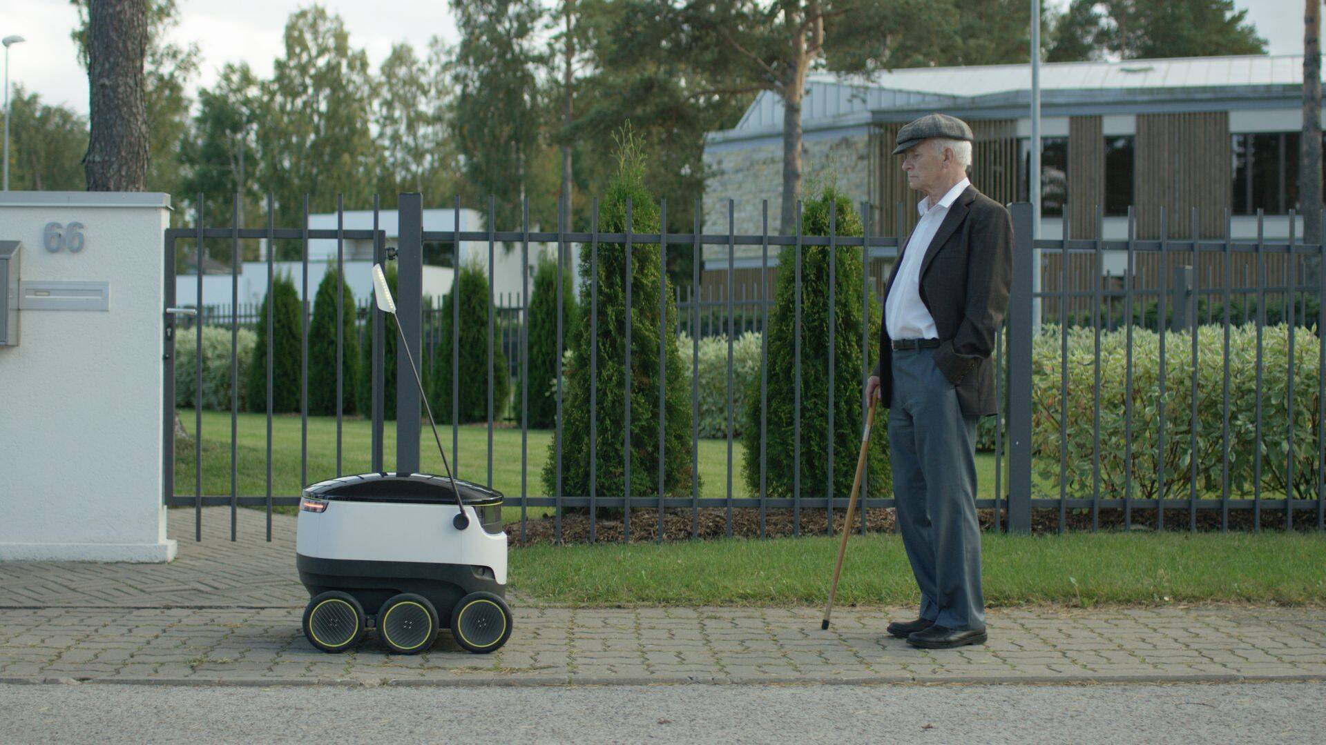 Sensorite abil oskab robot reageerida kohtumisele takistuse, näiteks inimesega.