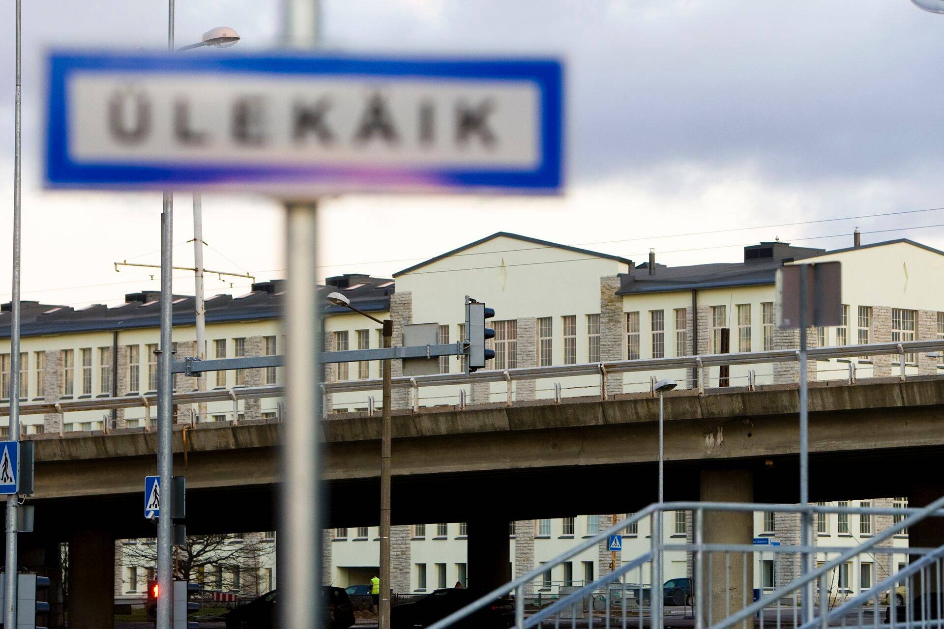 Raudteesilla taustal on näha ajaloolist Lutheri kvartalit