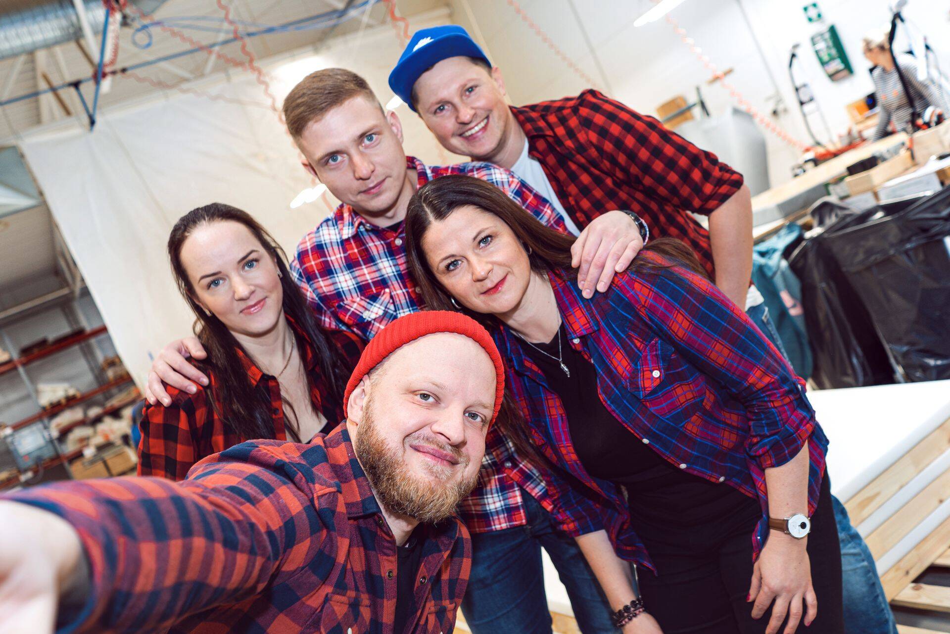 Bed Factorys töötavad noored, kuid kogenud tegijad – näiteks pildil oleva viie inimese kogustaaž ettevõttes on kokku 34 aastat.