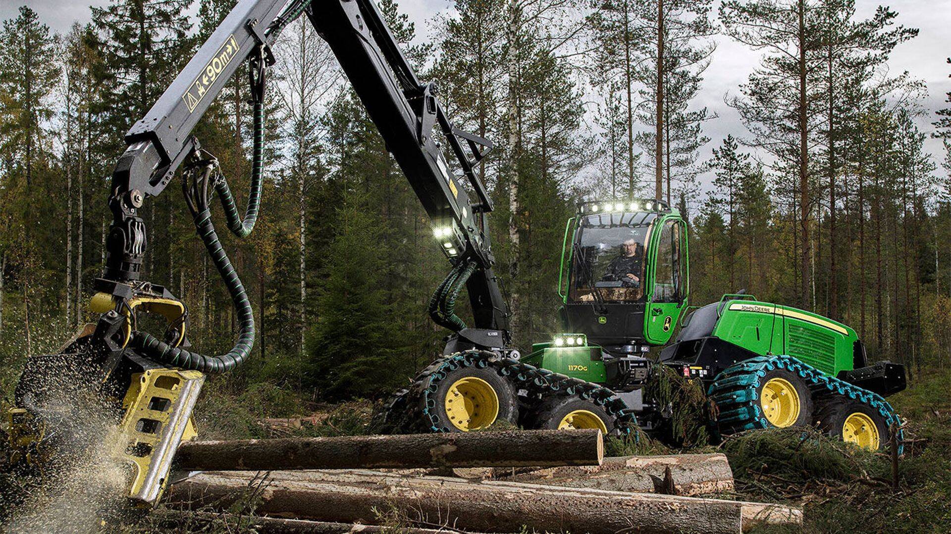 Intrac esitleb John Deere 1170G 8-rattalist harvesterit