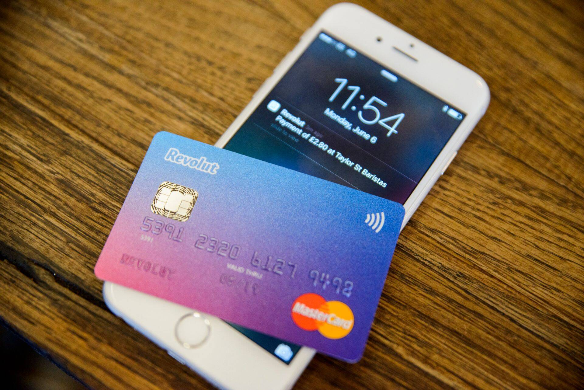 Система противодействия отмыванию денег от Revolut оставляет банки позади