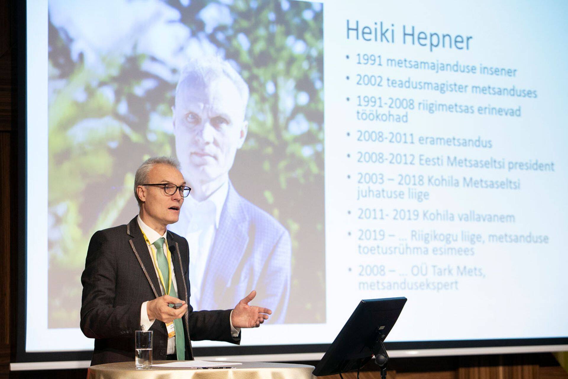 Heiki Hepner esinemas Äripäeva Puidutööstuse konverentsil.
