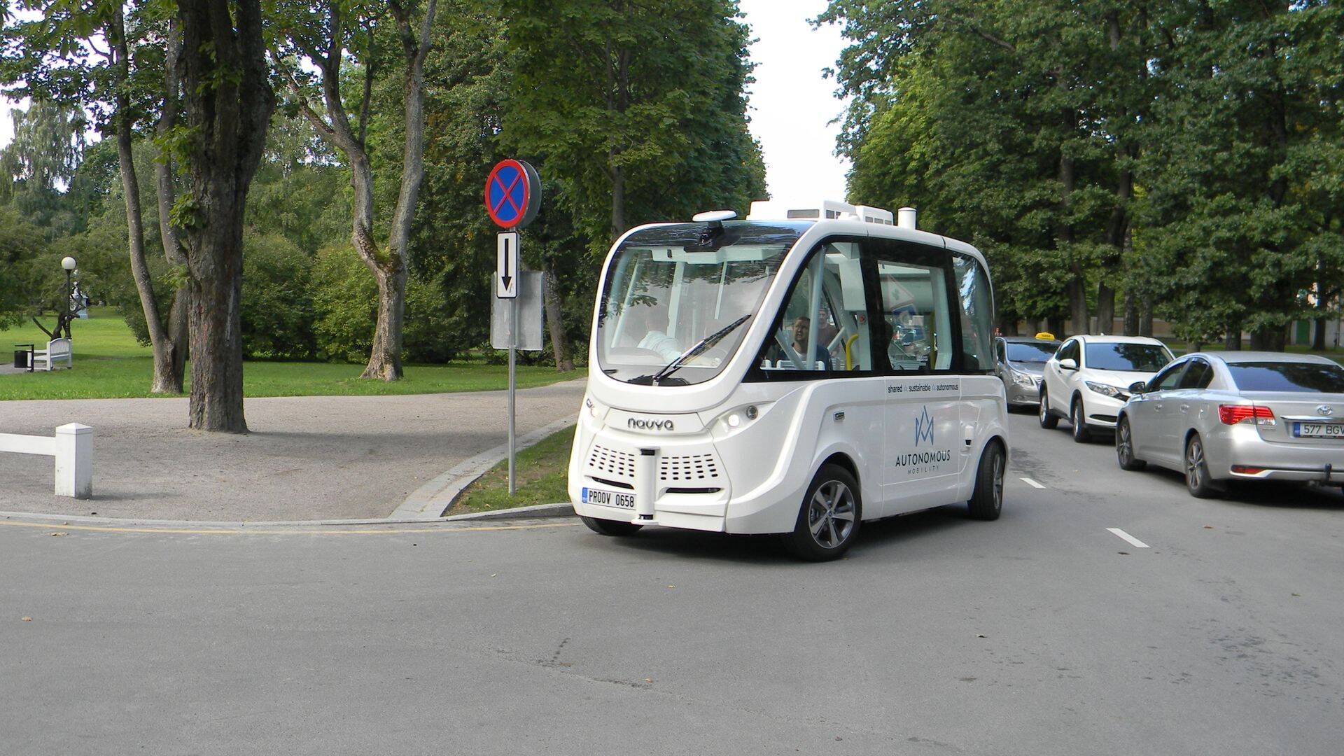 Isejuhtiva bussi liinile laskmise eesmärgiks on vedada kunstihuvilisi trammipeatusest KUMU-sse ning täiustada selle käigus isejuhtivate sõidukite tarkvara.