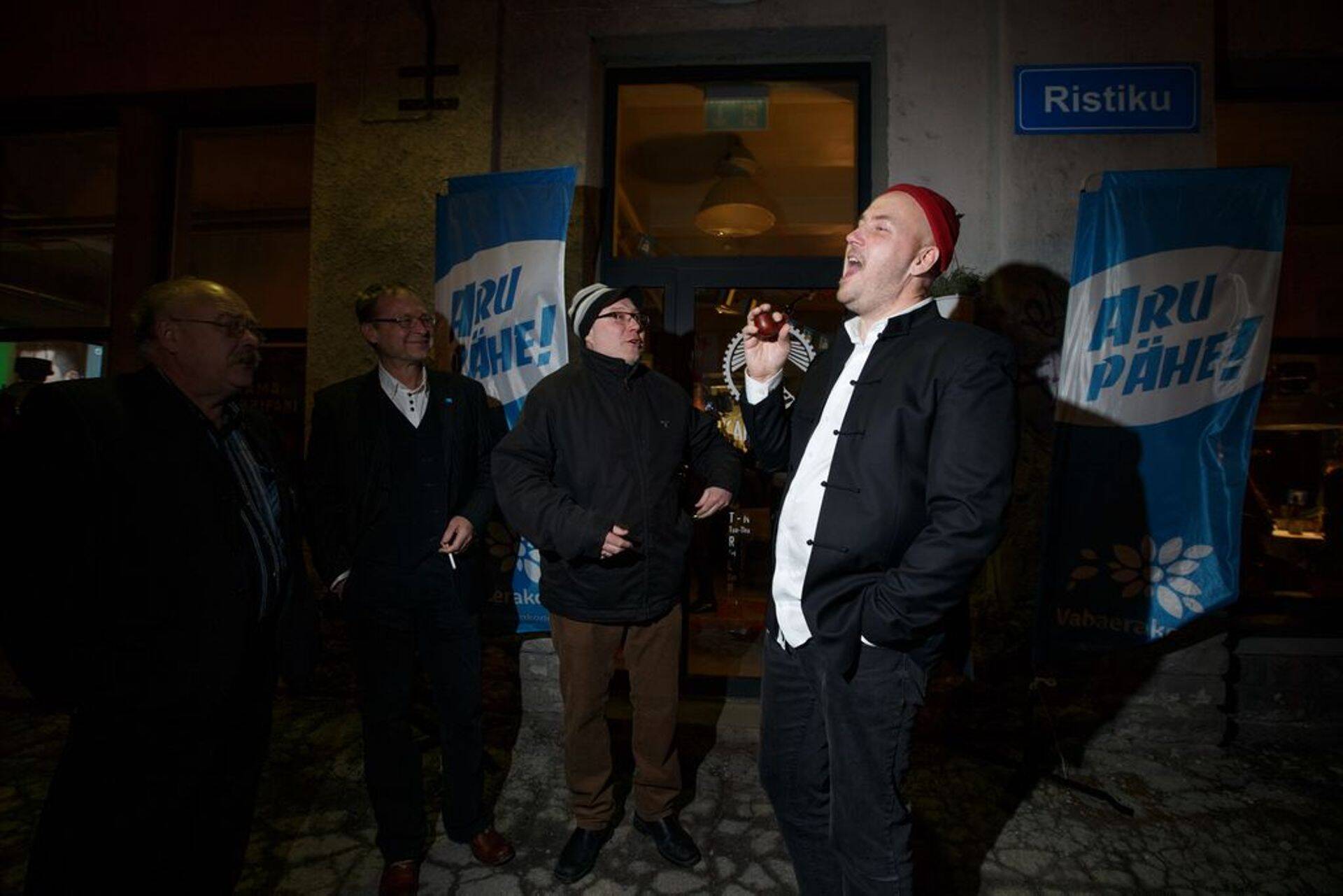 IRLi endised kampsunid lõid 2014. aastal Vabaerakonna, mis asus usinalt IRLi reitingut sööma.