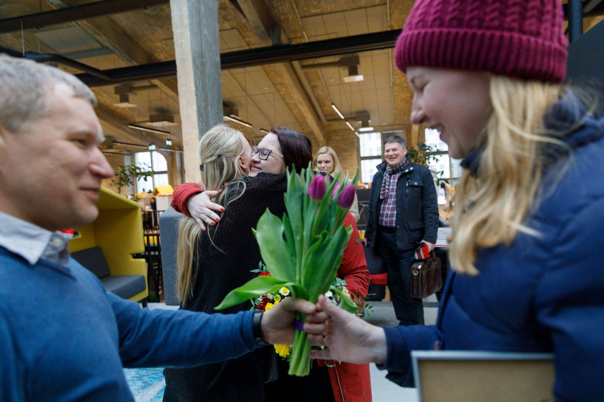 Võidukad emotsioonid Äripäeva toimetuses.