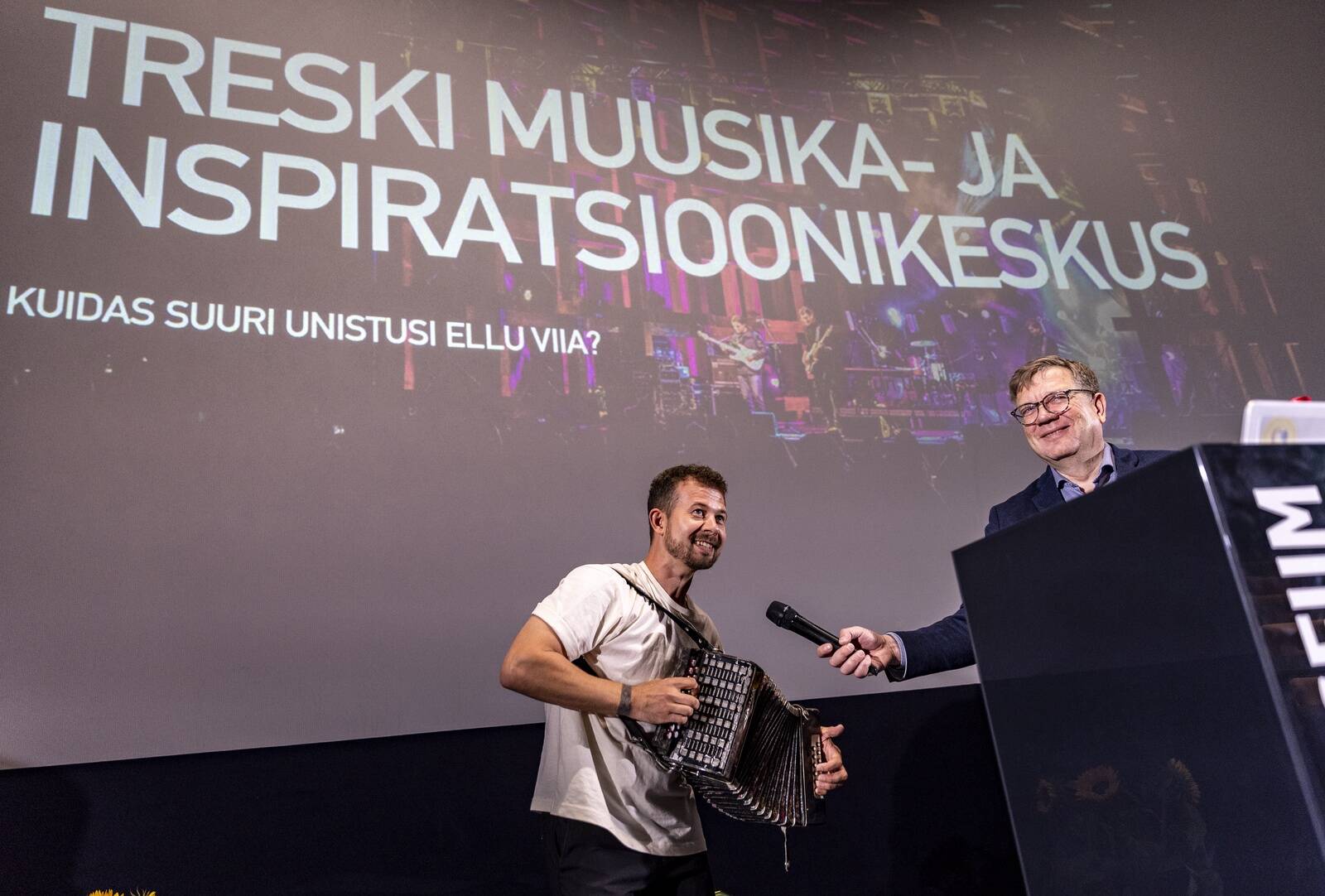 Jalmar Vabarna ja Hando Sinisalu esinemas Mikro Südi konverentsil