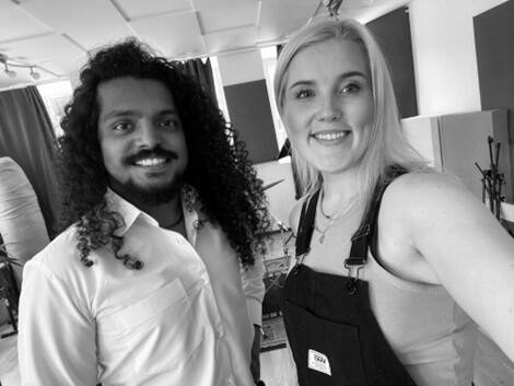 Vasakul produtsent Shehryar Khan, paremal Lisett. Koostöös valmis tähendusrikas laul “Sparrows”.