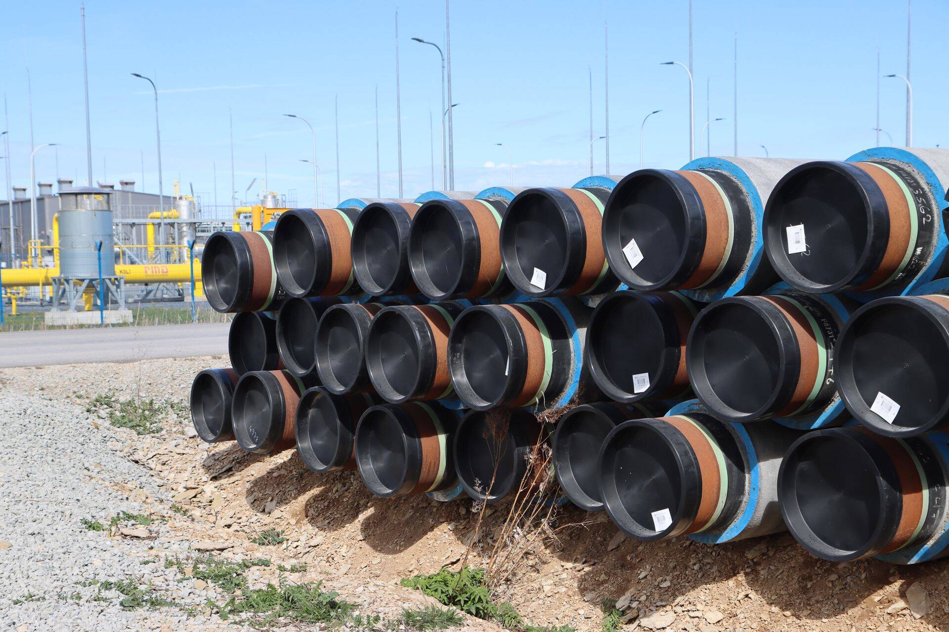 Torud Paldiski kompressorjaama juures, mis lähevad käiku LNG-terminali ühenduse rajamisel.