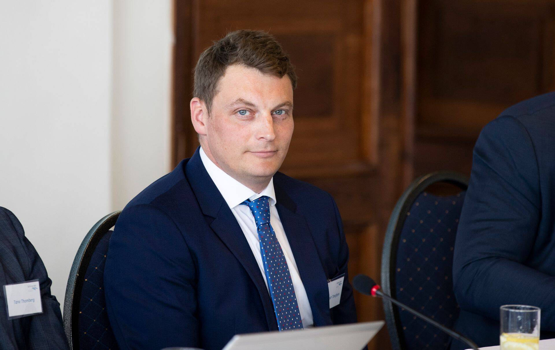 Tallinna Vee juht Aleksandr Timofejev aktsionäride koosolekul.
