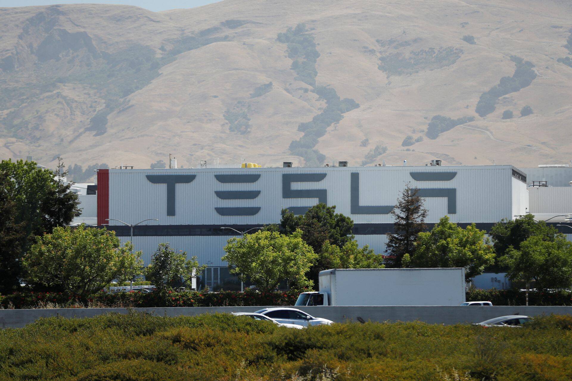 Завод Tesla по Фремонте (Калифорния)