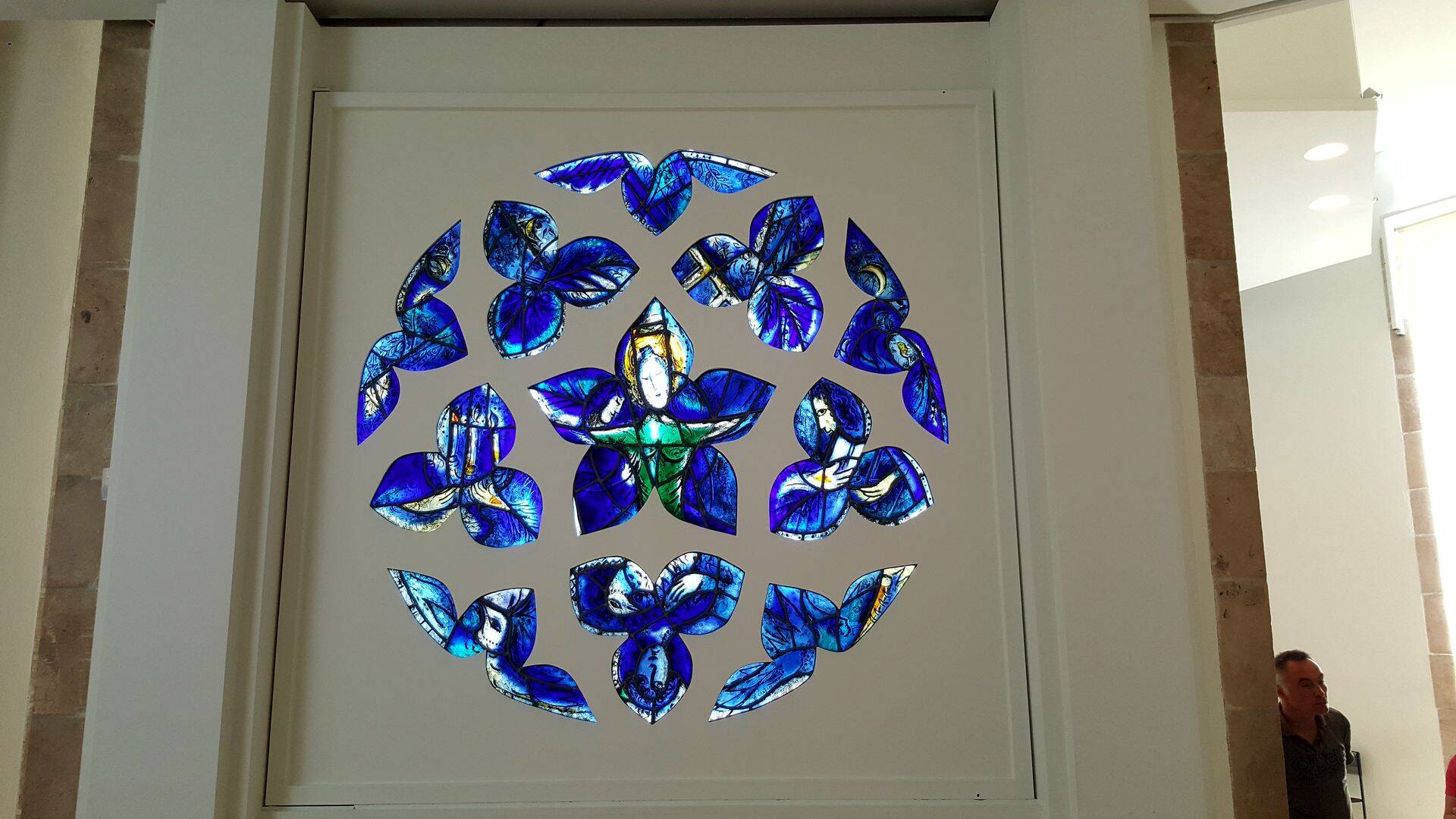 Витраж в музее Марка Шагала в Ницце.