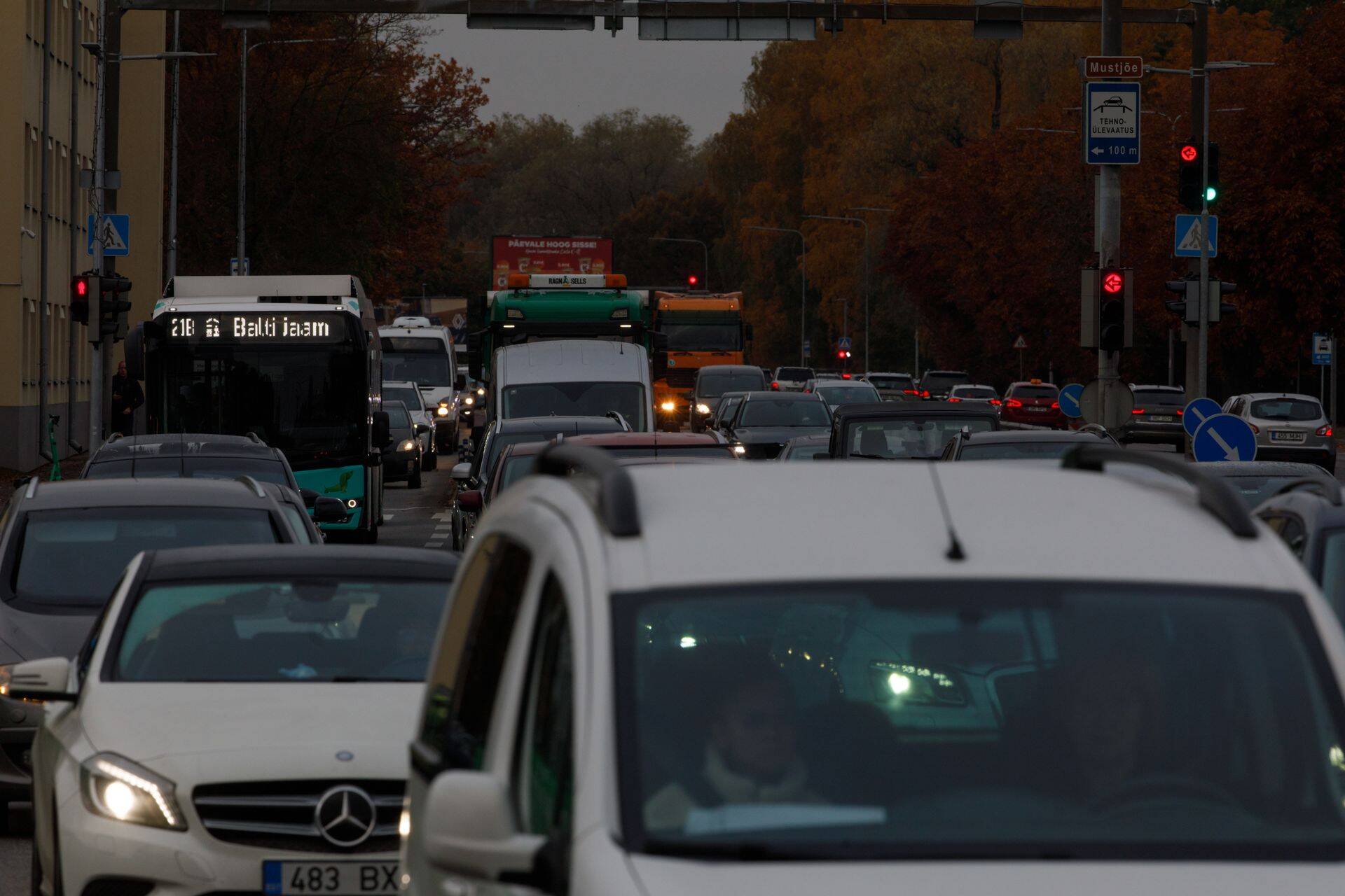 Ожидается, что налог на автомобили вступит в силу с 1 июля 2024 года. Первый раз его придется заплатить в августе 2024 года за полгода.